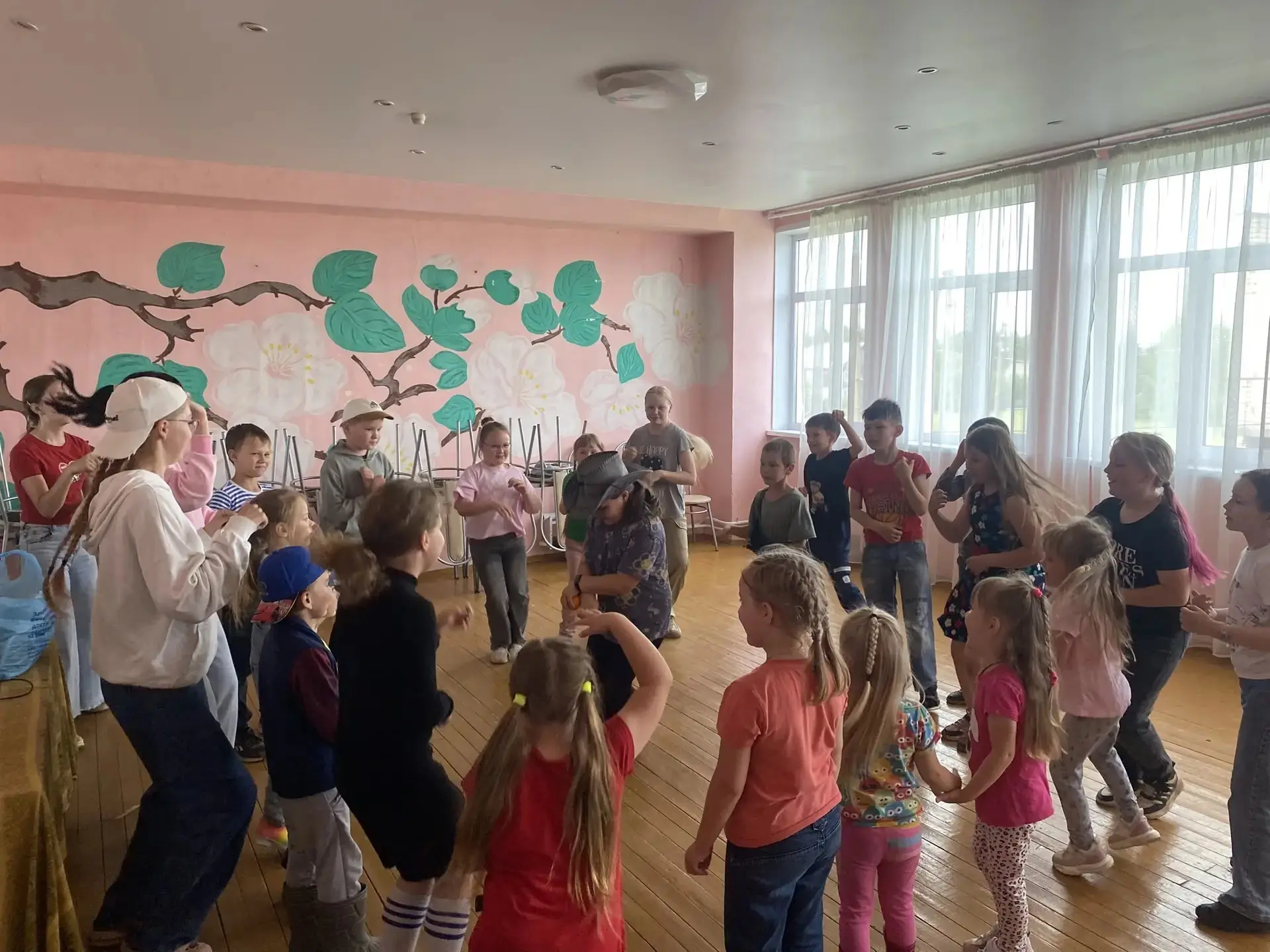 #РадырадоватьСовьеДК
💥25 июня в стенах нашего Дома культуры состоялась детская дискотека «Ах, это р