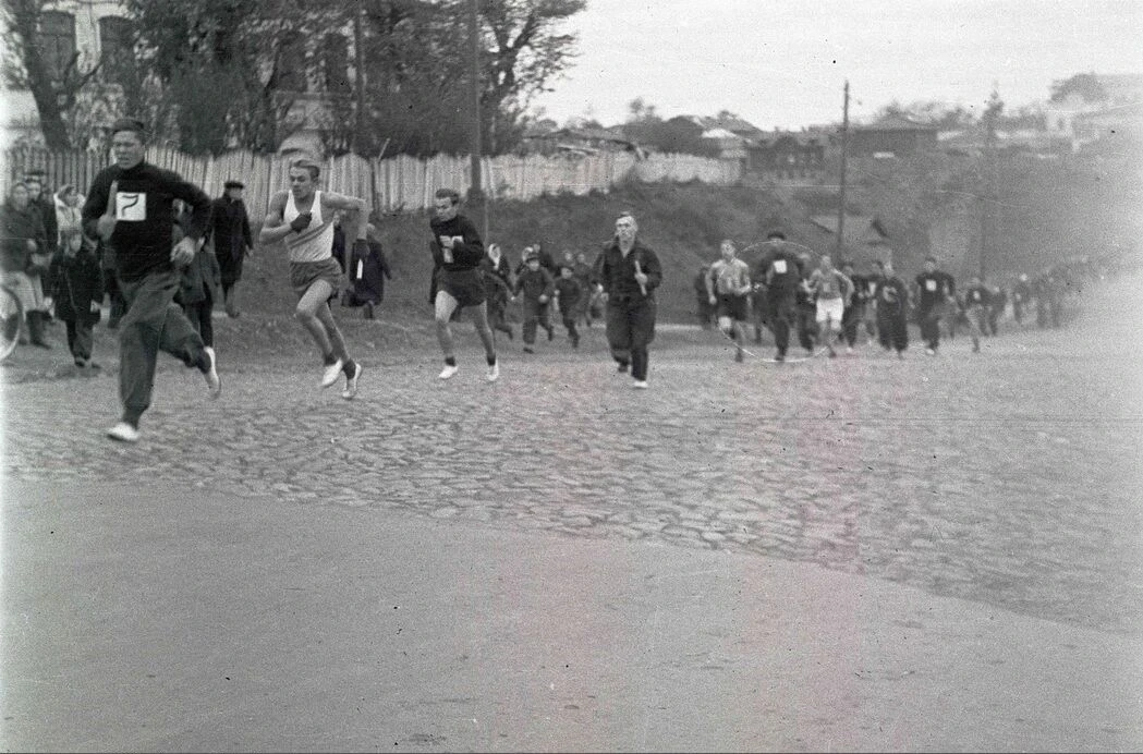 1950-е годы, кросс-эстафета на подъёме к краеведческому музею
