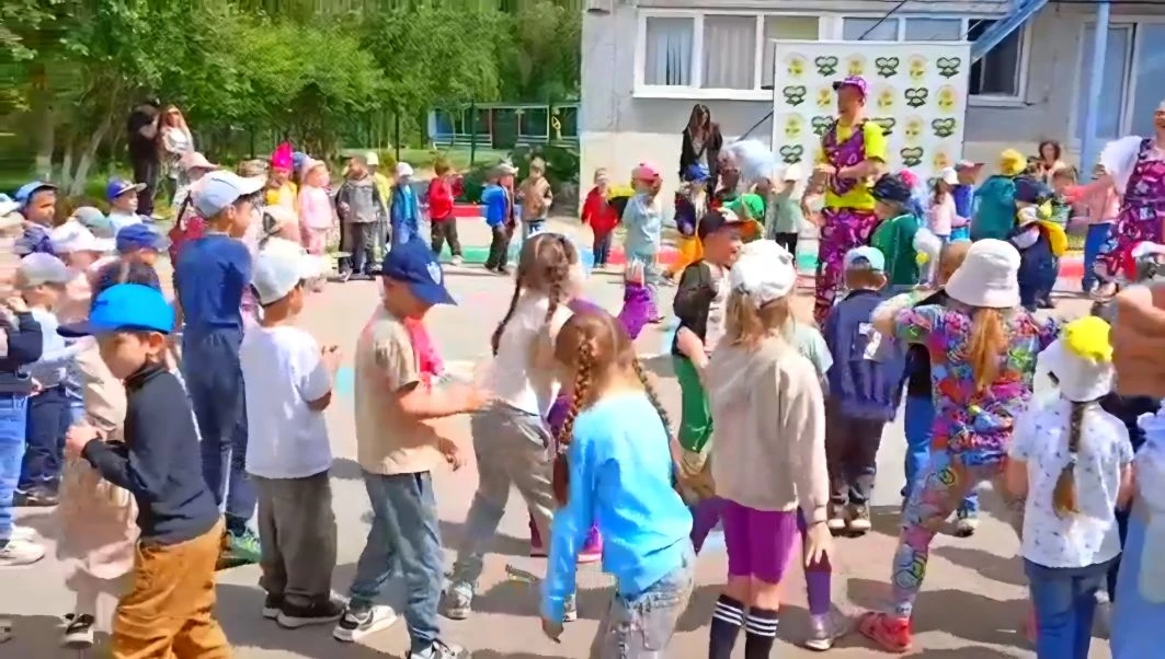 Наши дети — это радость, это улыбки без причины, это прекрасное настроение, которое они дарят, это л