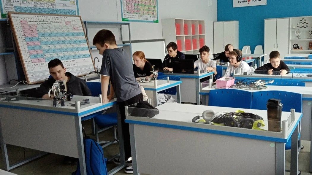 ☀️ В июне месяце каждого года в гимназии работает летний профильный лагерь «Росток», который состоит