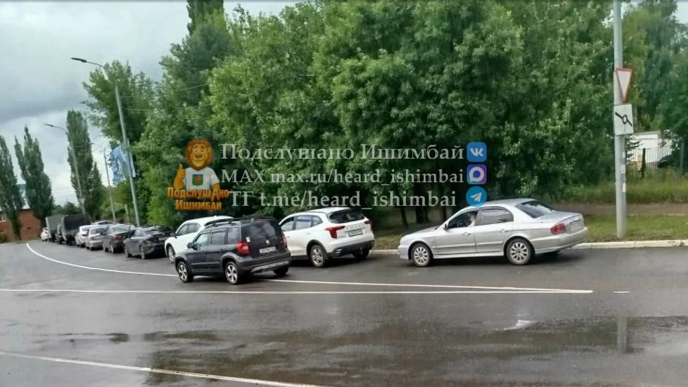 😓Обратная сторона очереди на АЗС "Башнефть" на Бульварной.