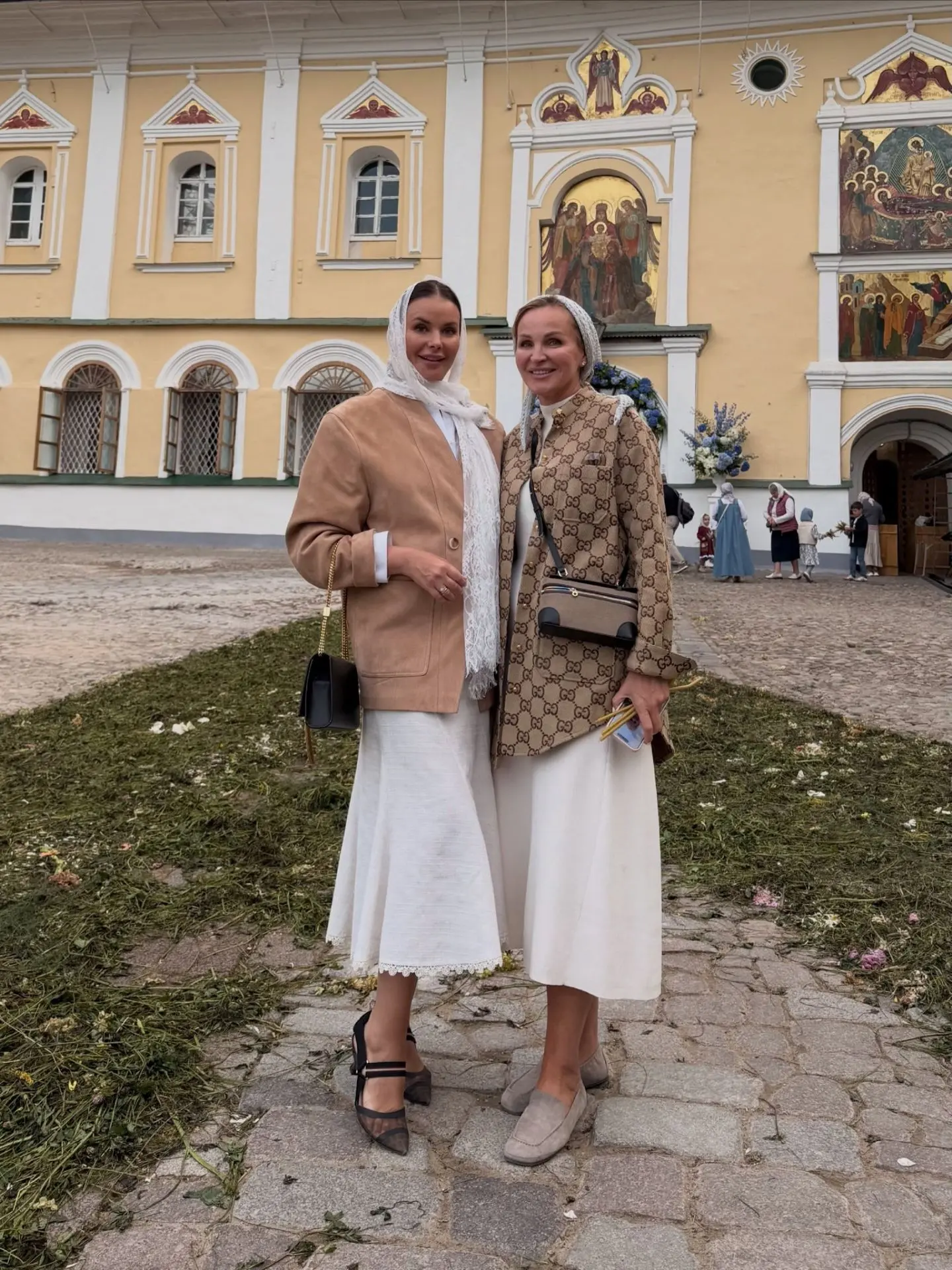 Заслуженная артистка России — Оксана Фёдорова и ведущая телеканала «СПАС» — Екатерина М...