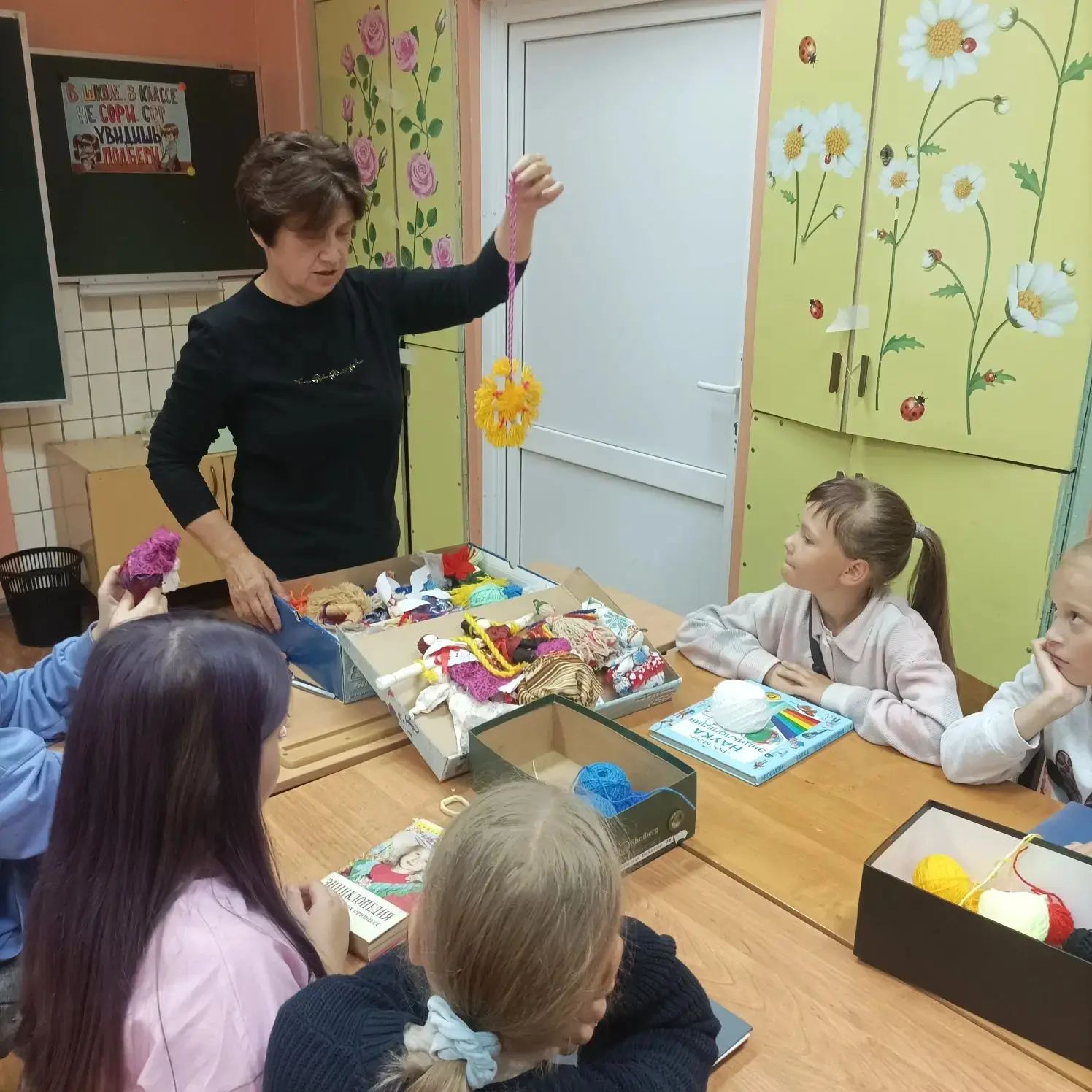 Погода не мешает развлечениям  в  детском лагере при МБОУ СОШ номер 1 п.Новозавидовский.
Ребята с ра