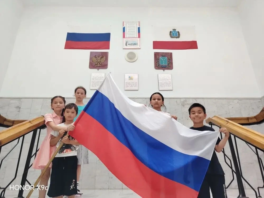 🇷🇺 В преддверии Дня России наша школа присоединились к патриотической акции "Флаги Ро...