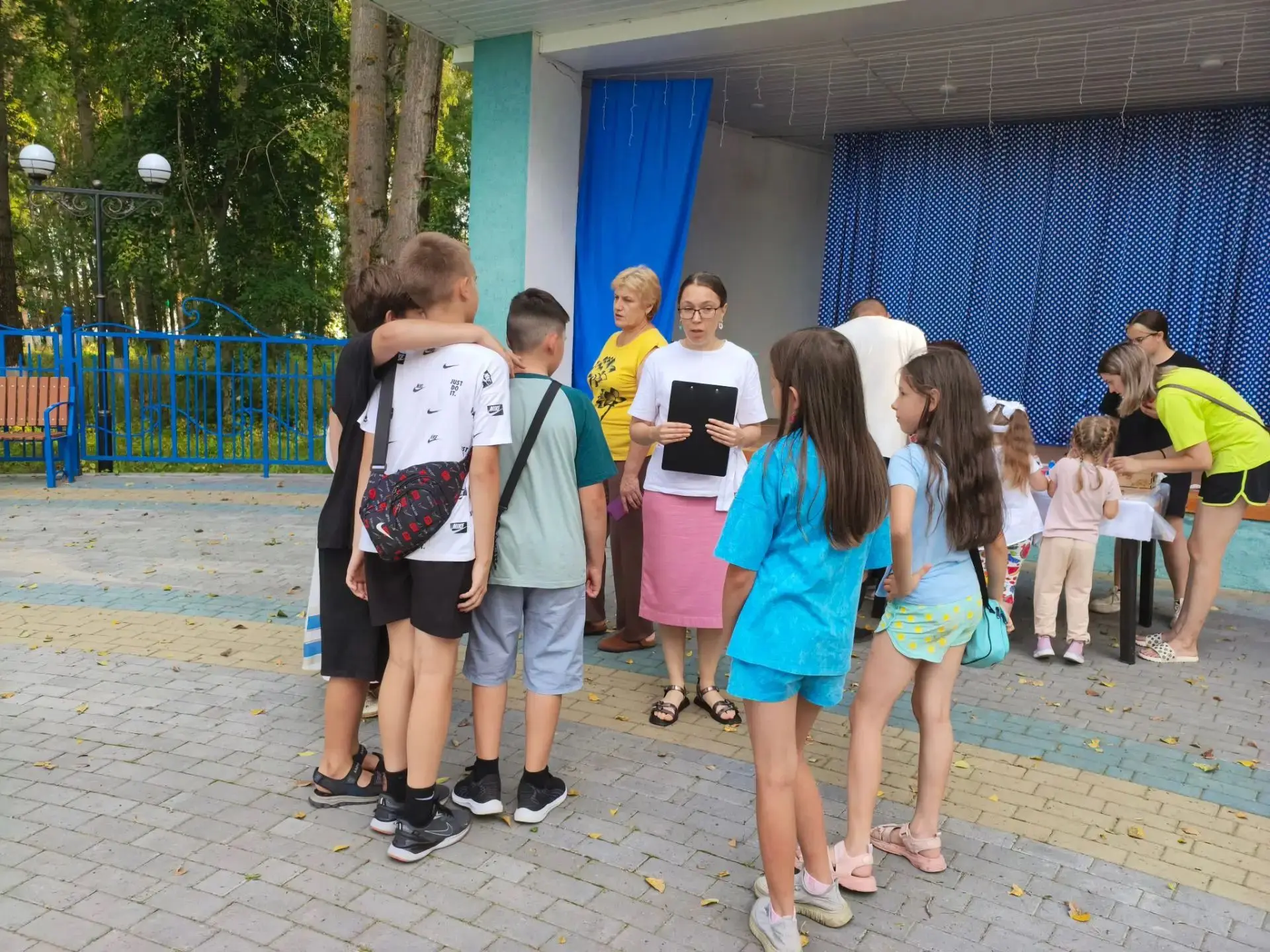Детский день в Центральном парке на этой неделе был посвящён Яблочному Спасу, который о...