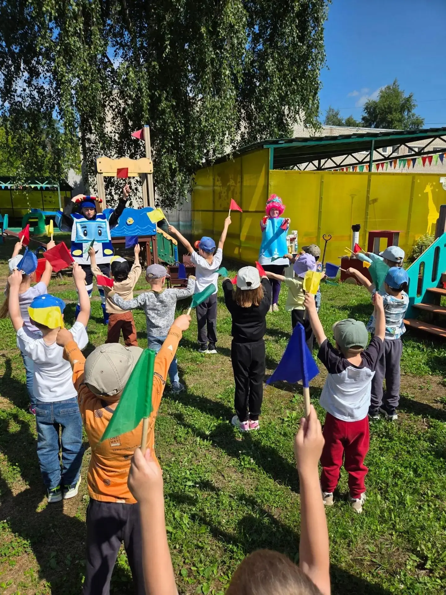 #МБОУСОШ2ЛОБНЯ 
#ДошкольноеОтделение
#Утренняягимнастика

Доброе утро начинается с улыбки и движения