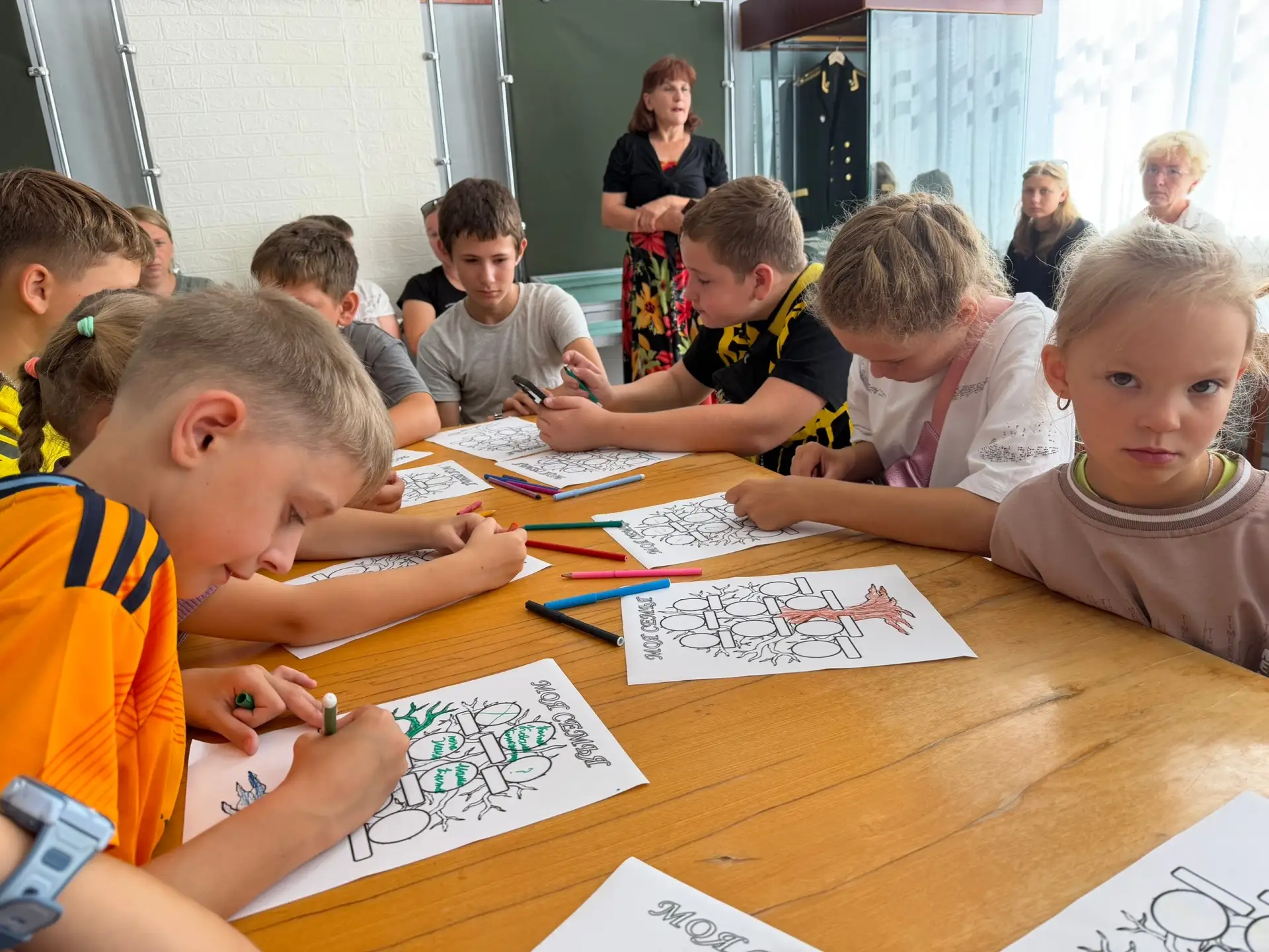 «Моя родословная: строим семейное древо» — мастер‑класс для ребят лагеря дневного пребы...