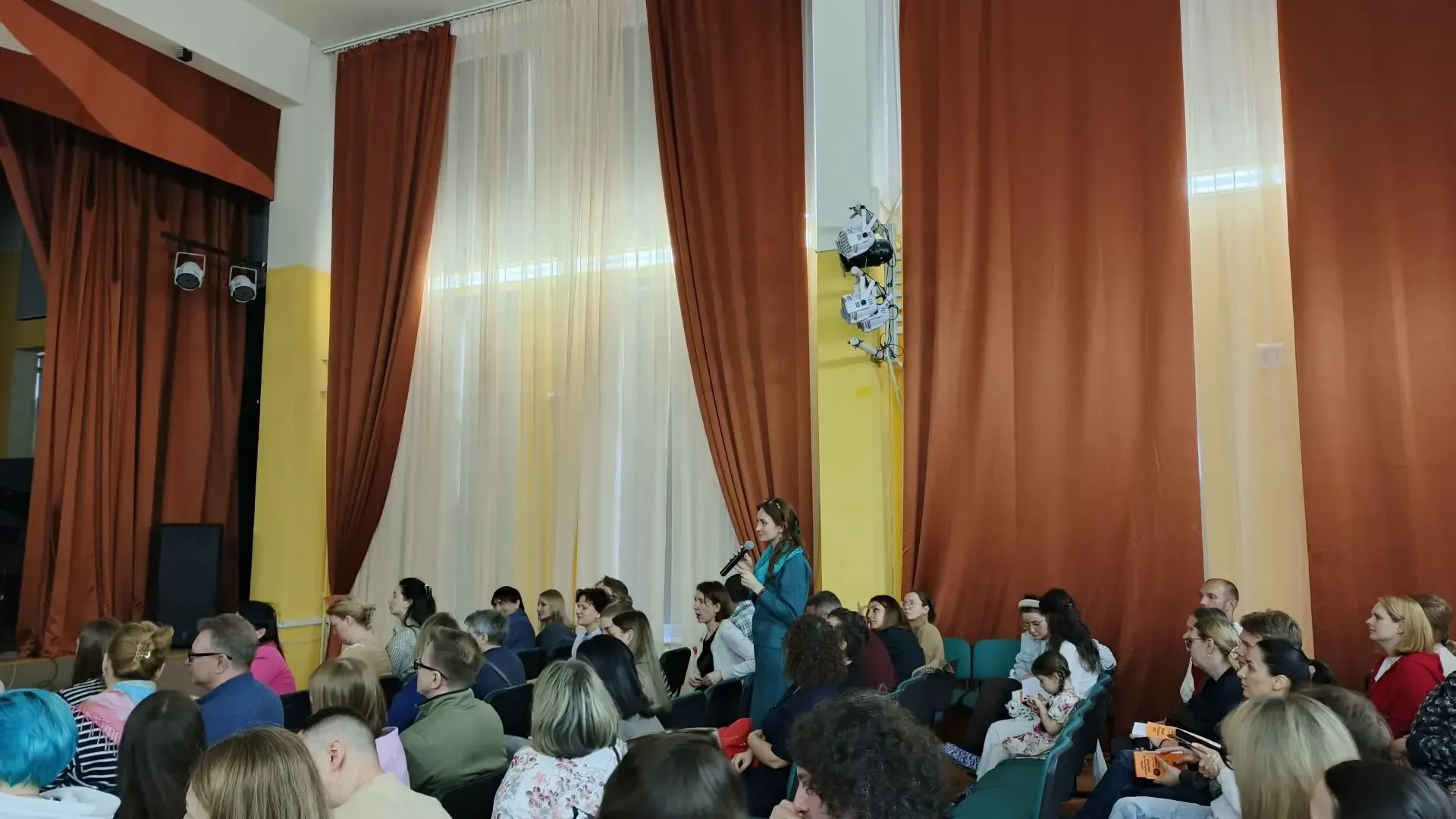 День знакомства и новых надежд! 😊  Совсем недавно в ШИК 16 прошел День открытых дверей для будущих п