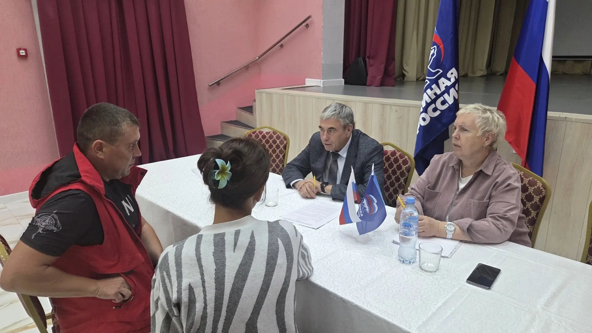 📍Глава администрации  Вячеслав   Скороходов провёл встречу с жителями посёлка Достижение