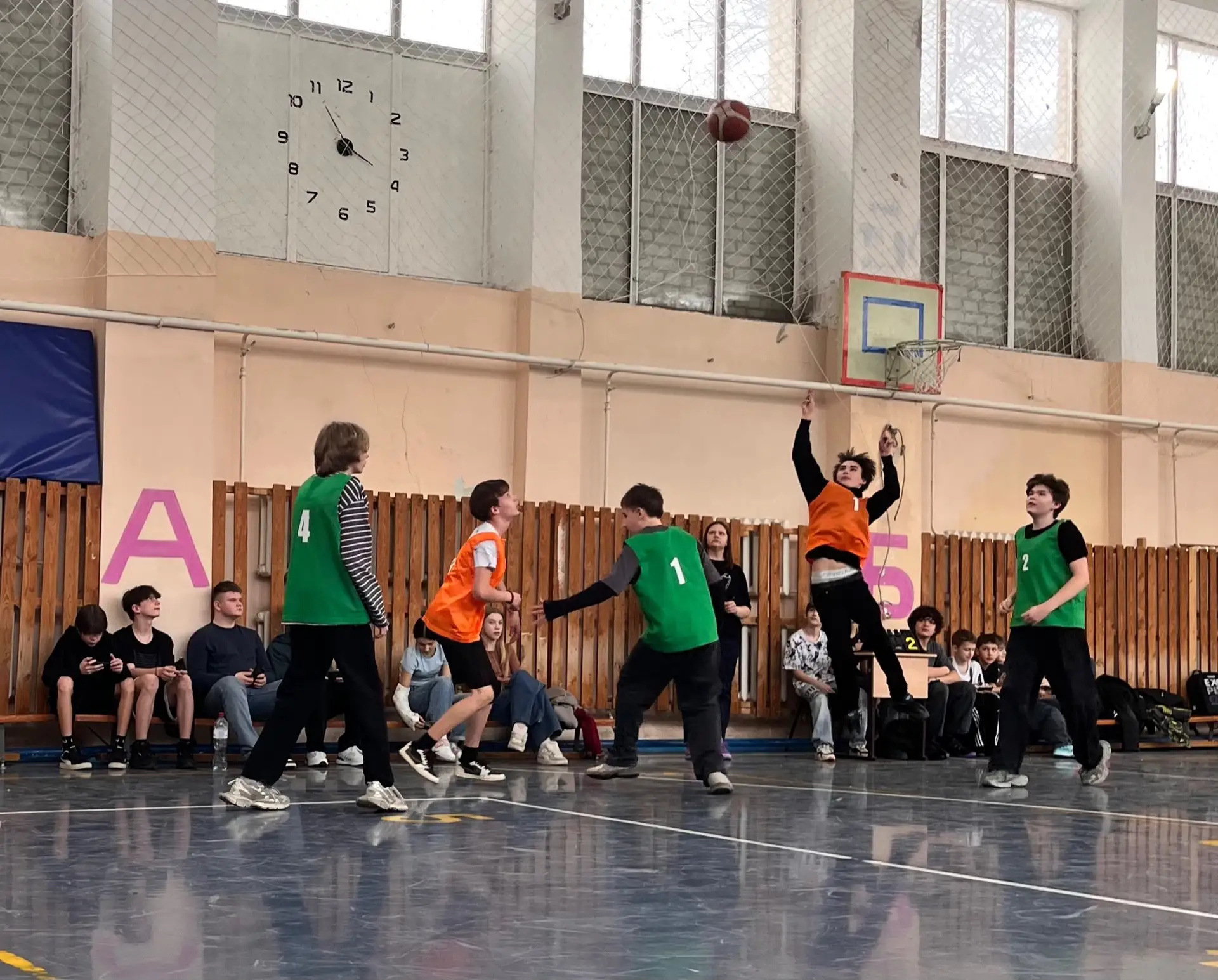 🏀 Новости баскетбольного турнира  Очередная учебная неделя завершилась жаркими баскетбольными батали