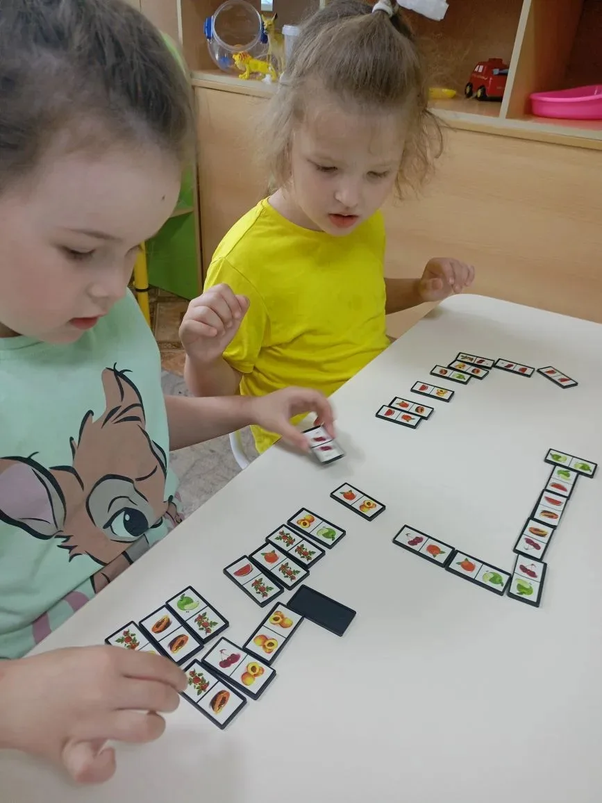Коротаем время до ужина за игрой во "Фруктовое лото"🍏🍎🍏