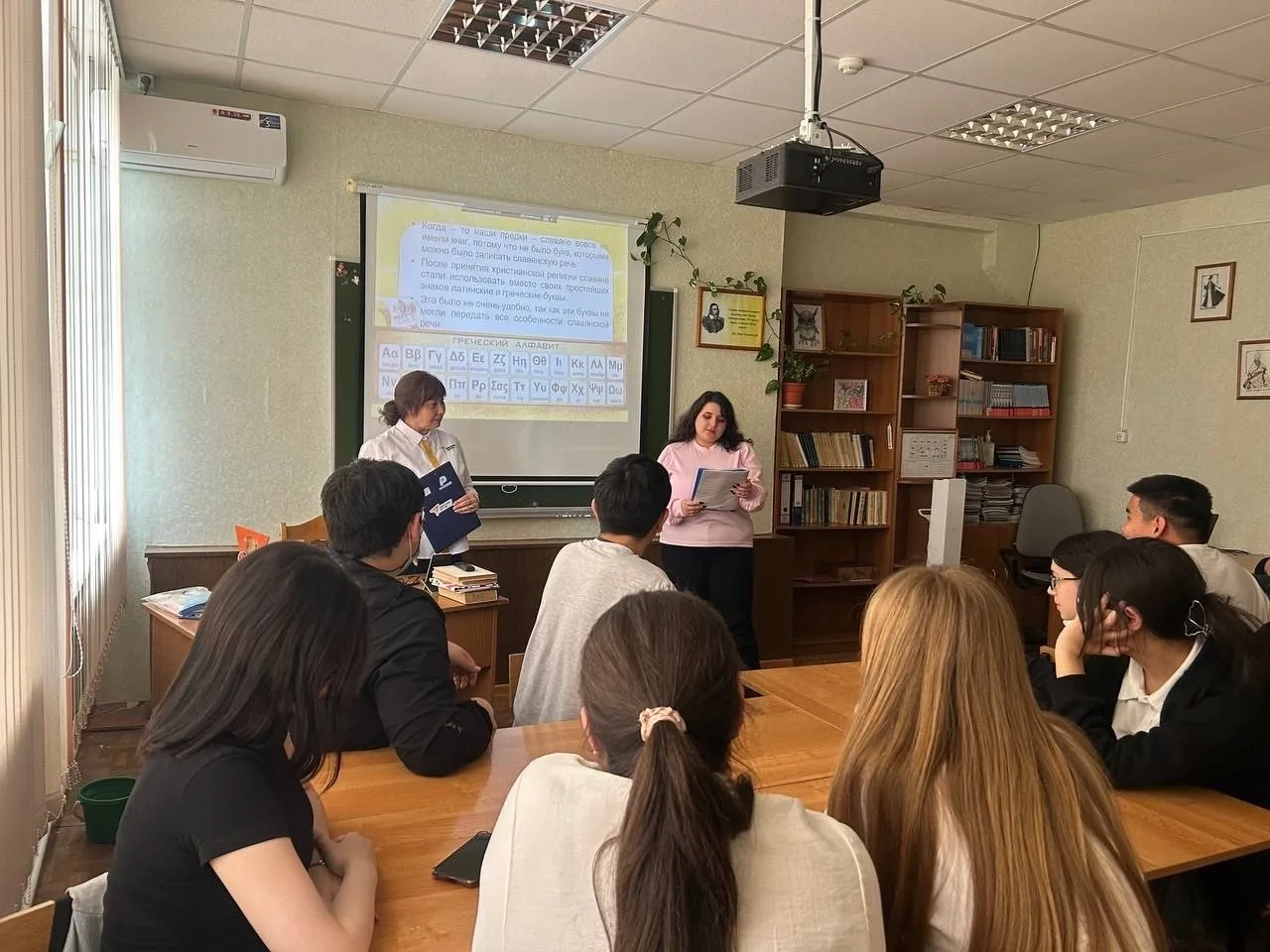 Сегодня в нашем колледже преподаватель русского языка и литературы Мартынова А. А. и со...
