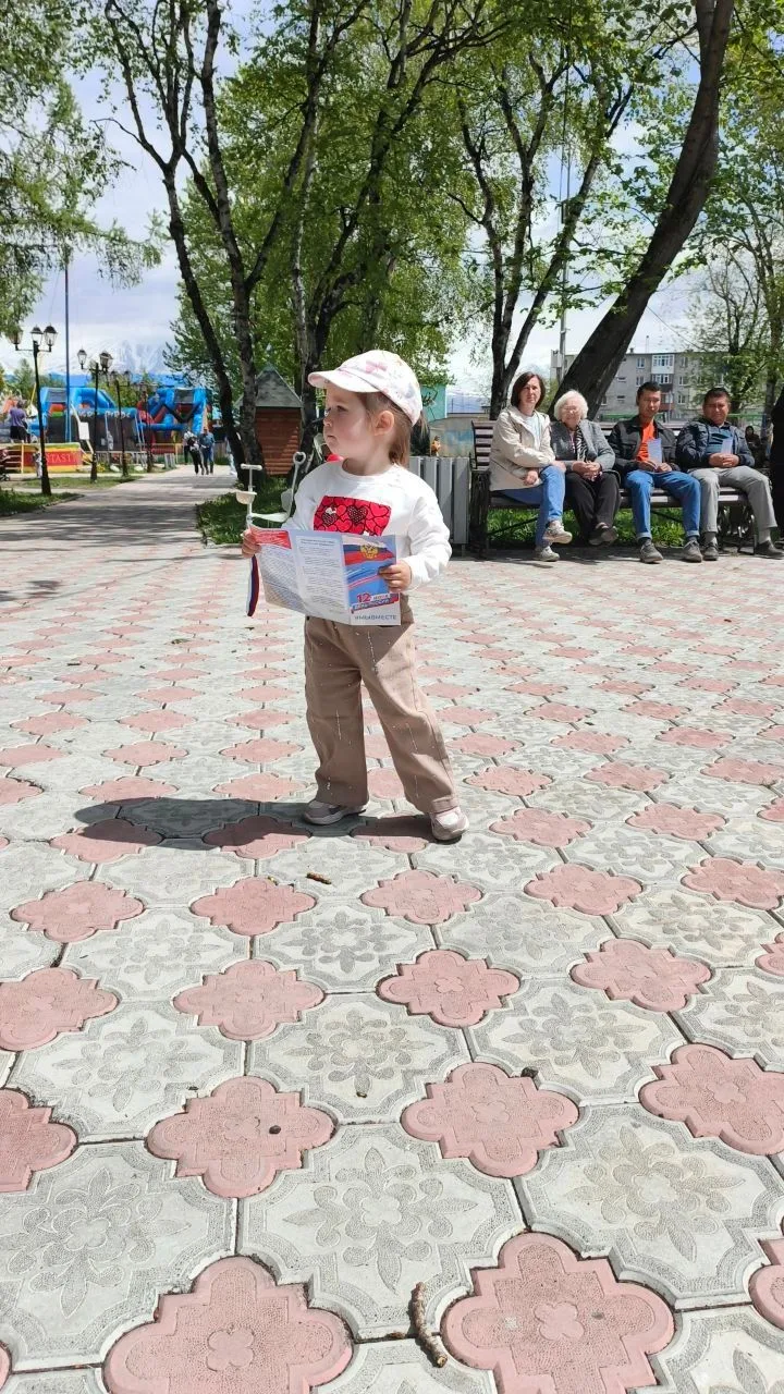 ‎На территории Елизовского округа состоялась ежегодная акция «Российский триколор». Она посвящена гл