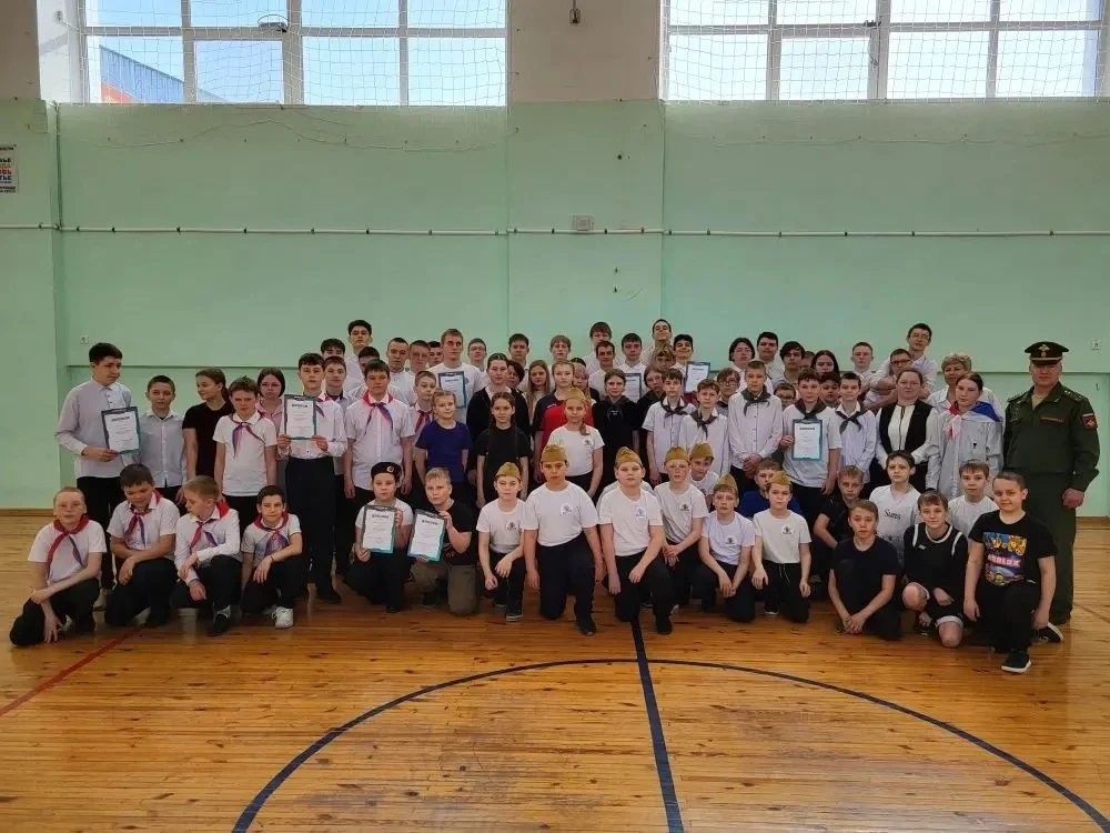 🔥 Сегодня в школе прошёл отборочный этап «Зарница 2.0»! В торжественной обстановке директор школы об