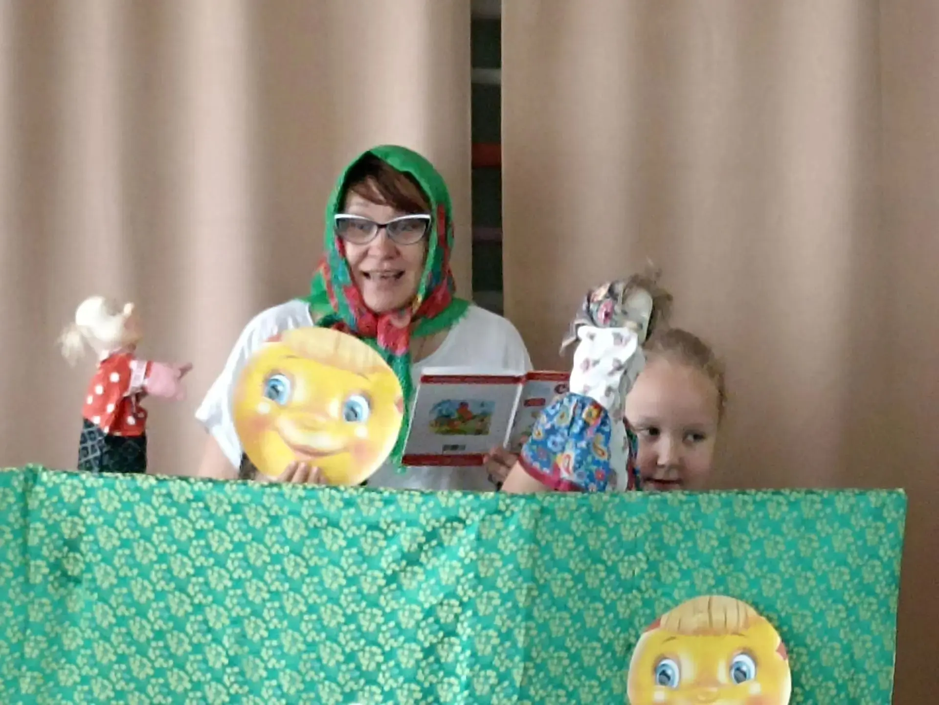 🌟 Дорогие друзья! 🌟

Сегодня мы отмечаем День театра, и в нашем центре прошло настоящее театрально