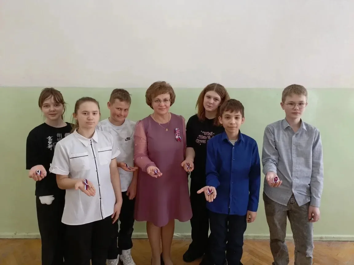 В рабочем поселке Верхозим специалисты Дома культуры ко Дню воссоединения Крыма с Росси...