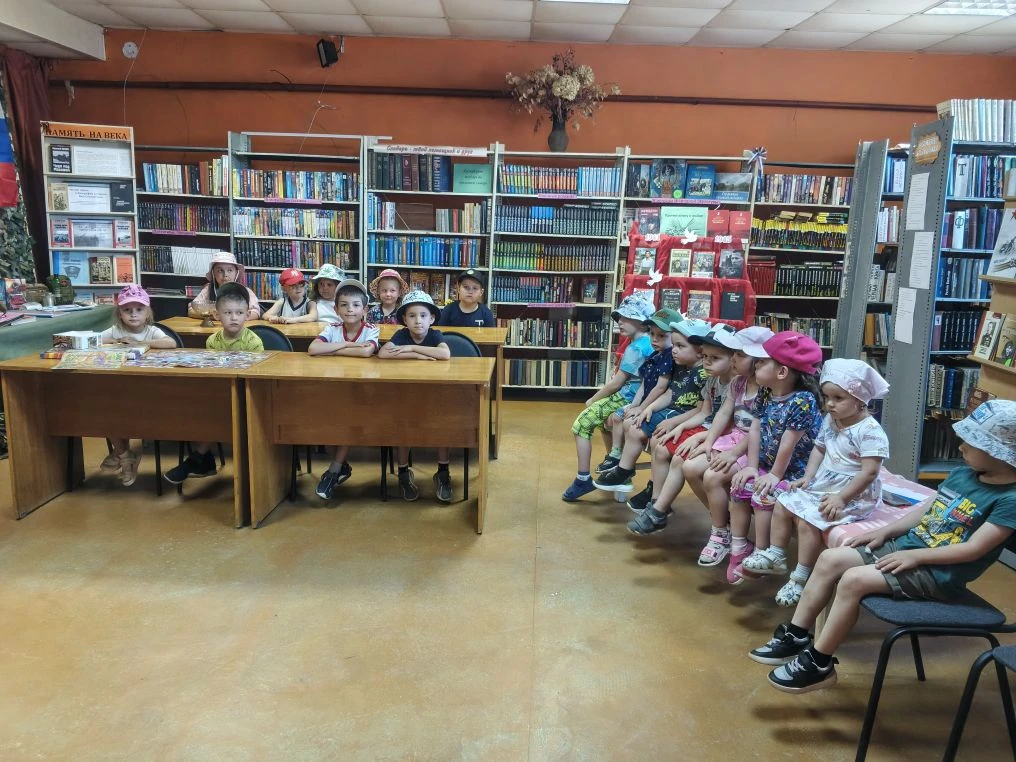 📘Экскурсия в библиотеку для группы «Ягодка»: путешествие в мир славянской письменности📘