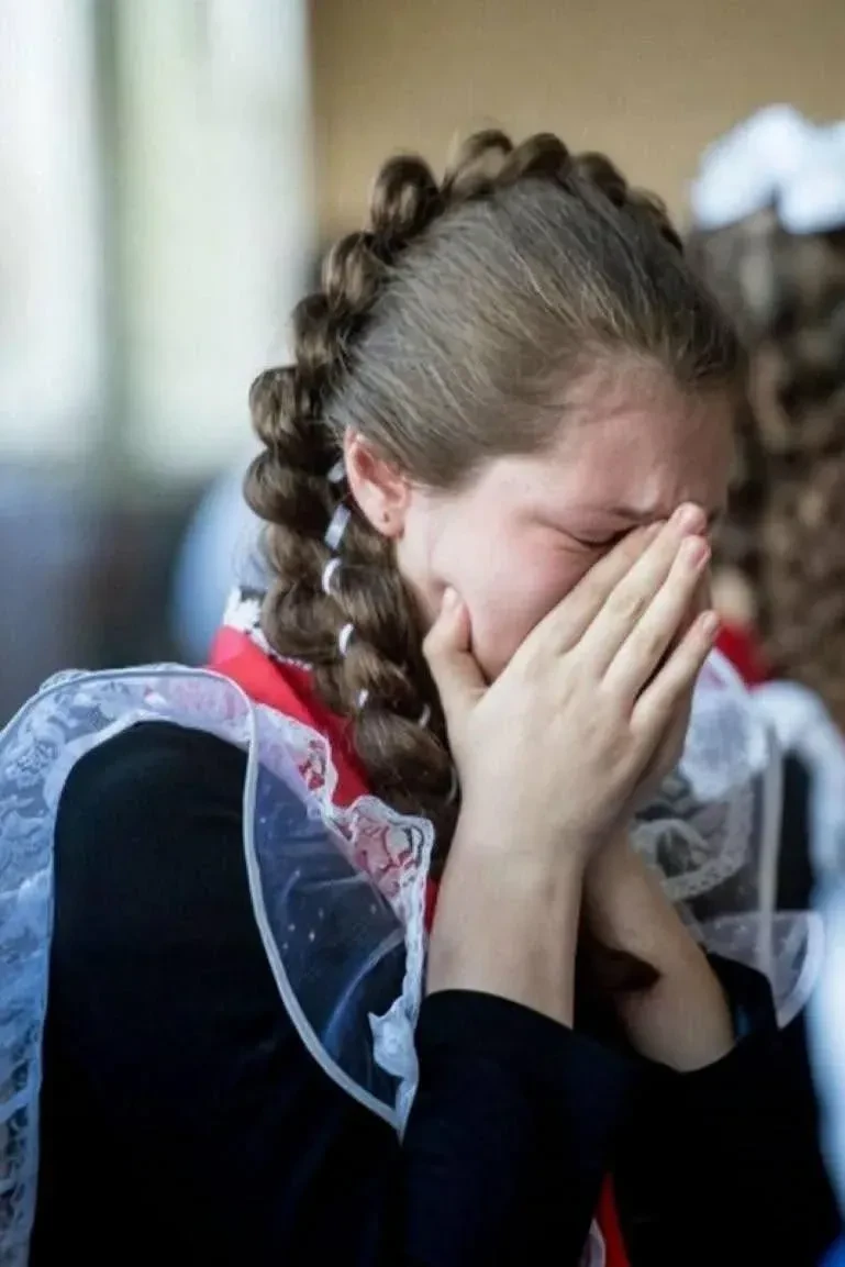 После выпускного трое парней надругались над тихой одноклассницей, спустя 10 лет они по...