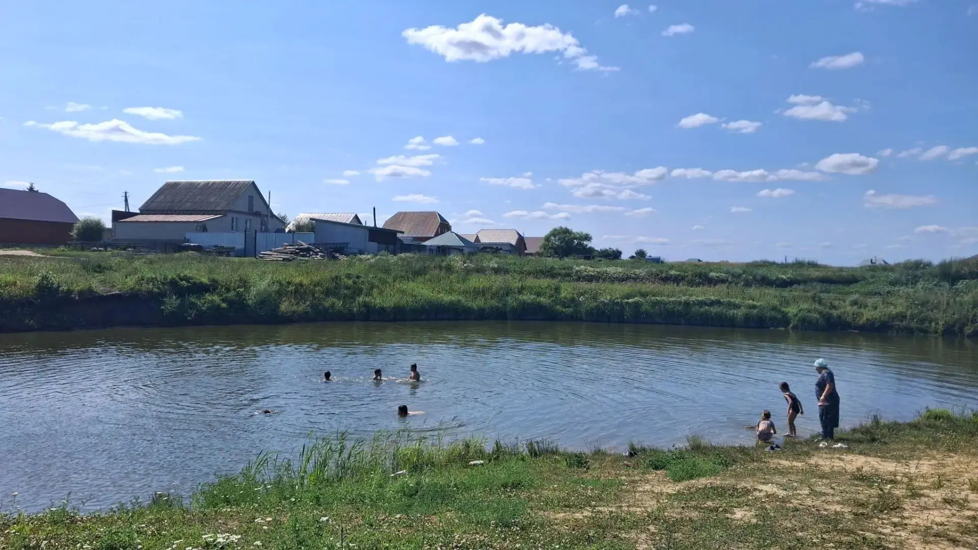 В целях предотвращения несчастных случаев на водоемах в летний период работниками бюдже...