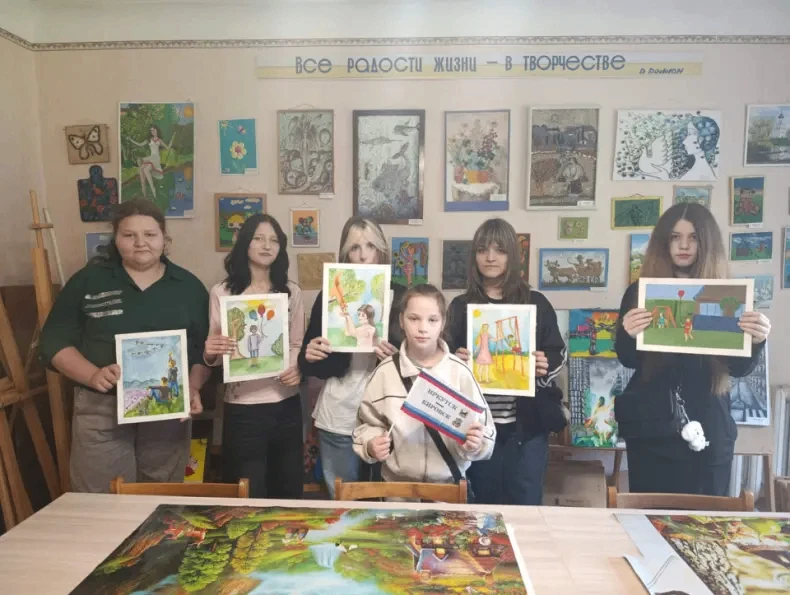 Рисунки учащихся художественного отделения Нижнеудинской детской школы искусств "Спутни...