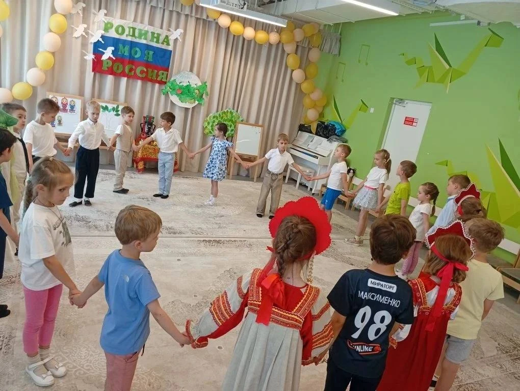 🇷🇺 Неделя России в нашем саду!

Песни, хороводы, стихи, народные игры — всё это прожили наши мален