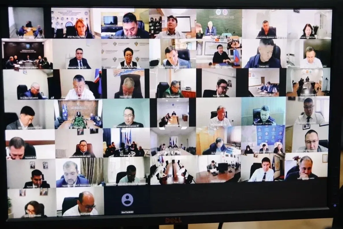 Глава Якутии Айсен Николаев провел совещание об итогах прохождения пожароопасного сезон...
