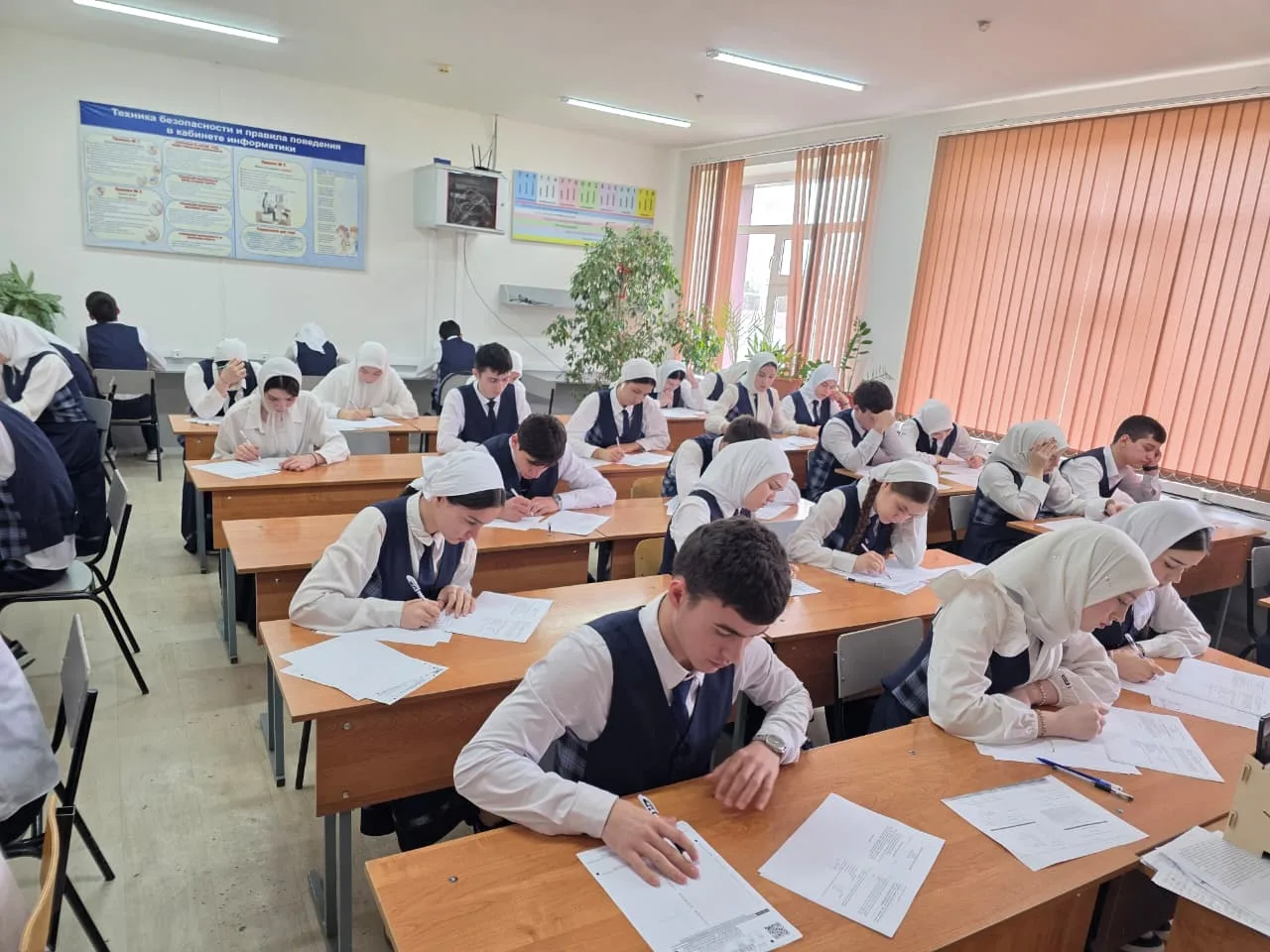 В МБОУ СОШ с. Мескер-Юрт завершились годовые контрольные работы (ГКР) для учащихся 9-х ...