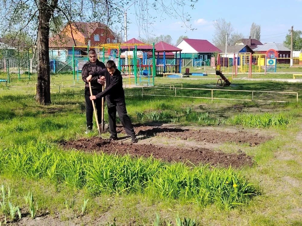 🌿ПОСАДОЧНЫЕ РАБОТЫ НА УЧЕБНО-ОПЫТНОМ УЧАСТКЕ С наступлением теплых солнечных дней на учебно-опытном 