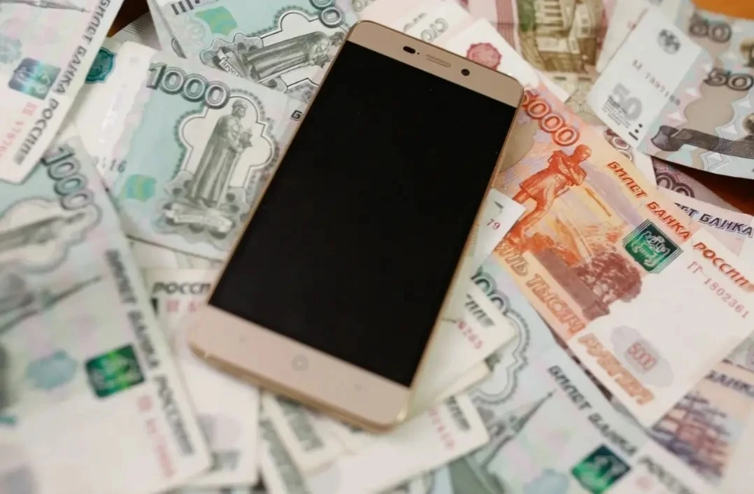 📱В Охе полицейские раскрыли кражу денег и мобильного телефона из частного дома