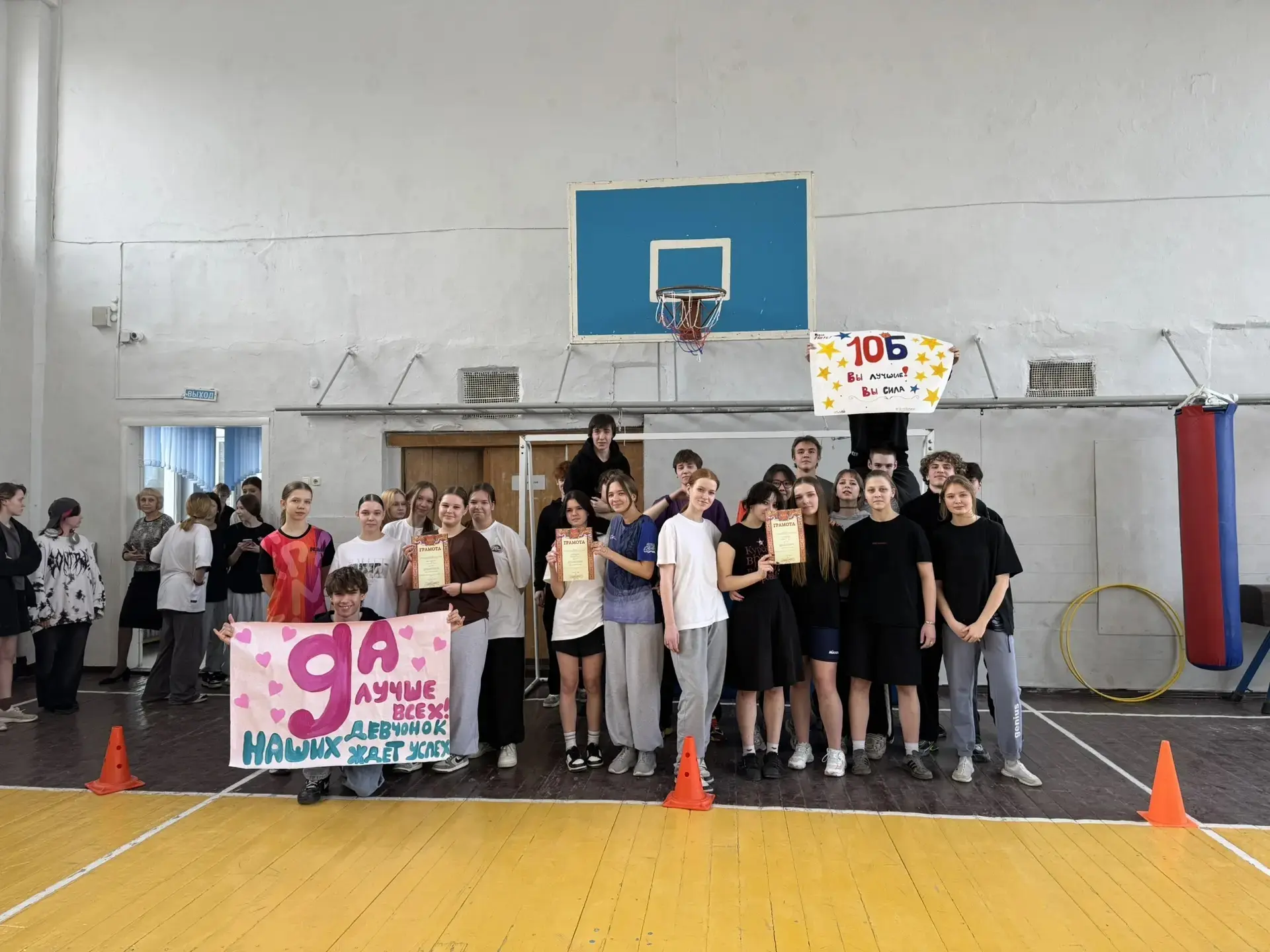 Девчонки в спорте: как прошли «Веселые старты» к 8 марта 🌷  В нашей школе прошли «Веселые старты», п