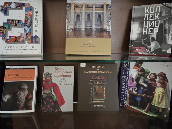 📚 В библиотеке СПбГИК обновлена выставка новых поступлений  ▶ научная и учебная литература по различ