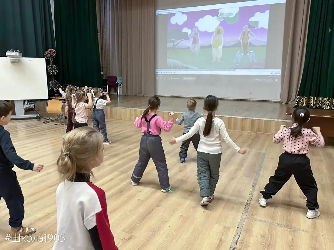 🏫 Знакомство со школой  Во время каникул мы по традиции пригласили в школу наших будущих первоклассн