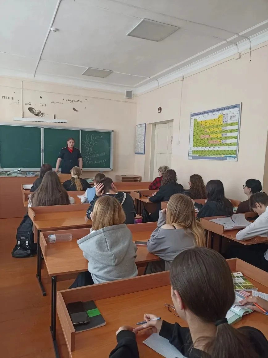 Недавно инспектор подразделения по делам несовершеннолетних провёл полезные встречи с учениками 9‑х 