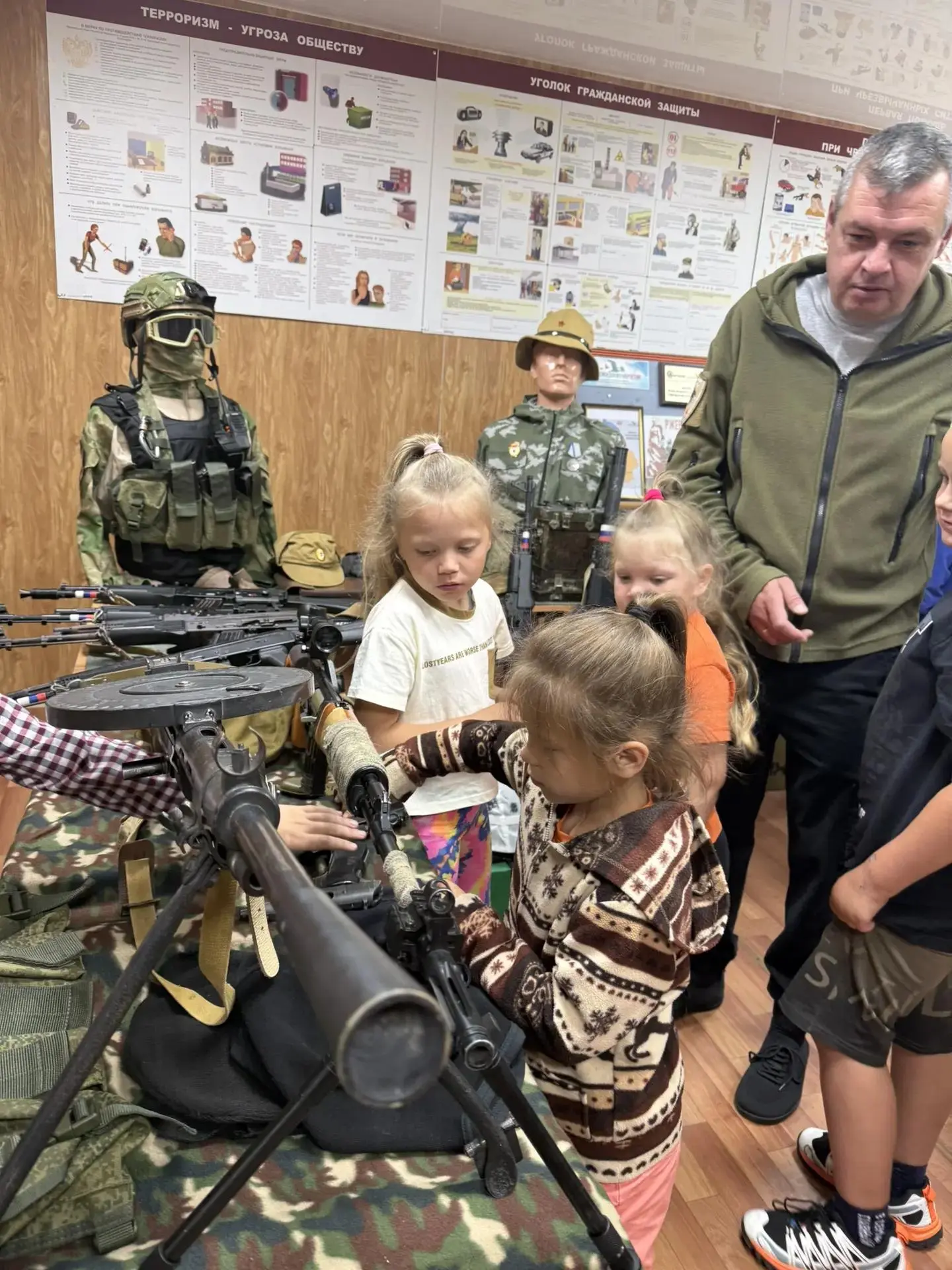 Сегодняшний день в лагере "Радуга народов" был наполнен жаждой знаний и приключениями. Ребята, полны