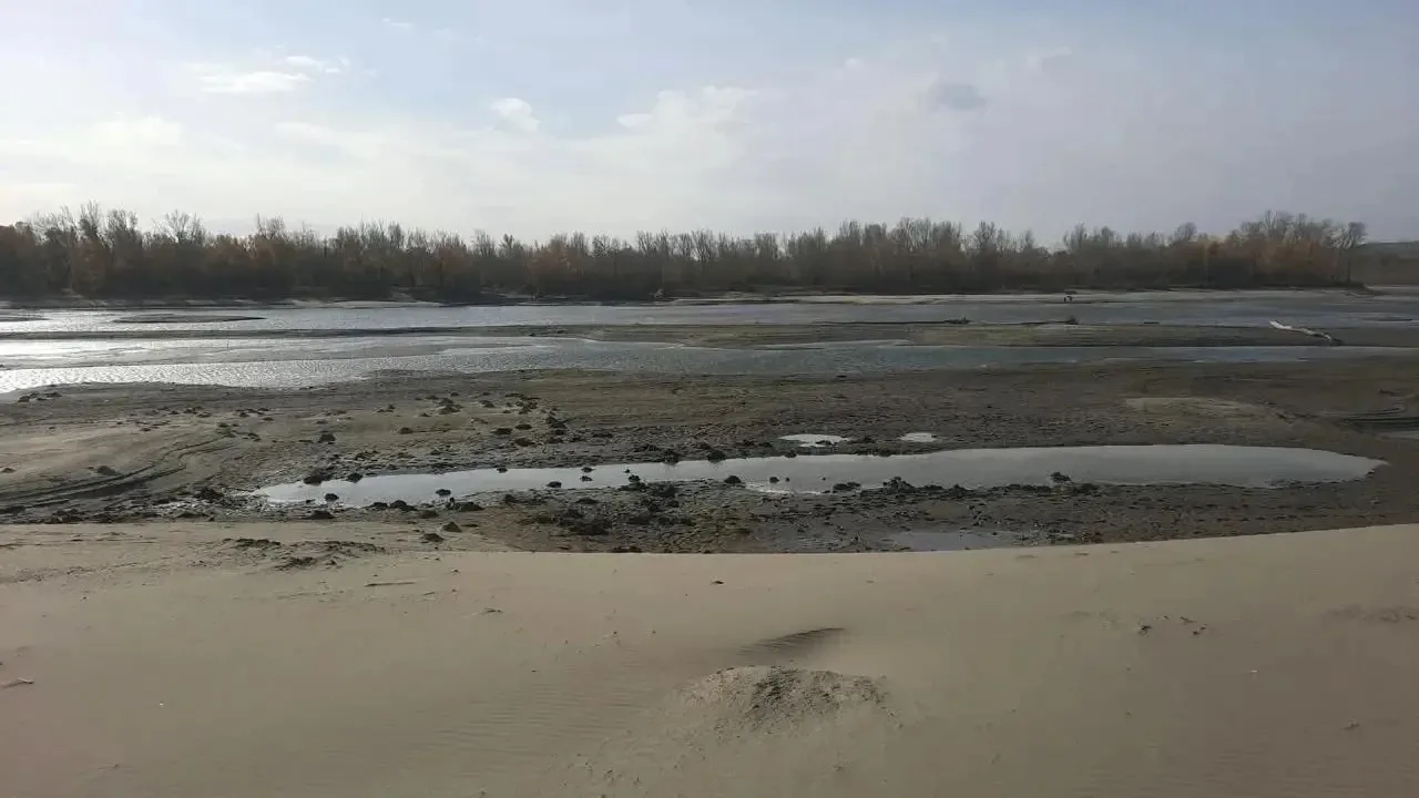 🏖️С городского пляжа убрали оставшиеся после аттракционов мешки с песком