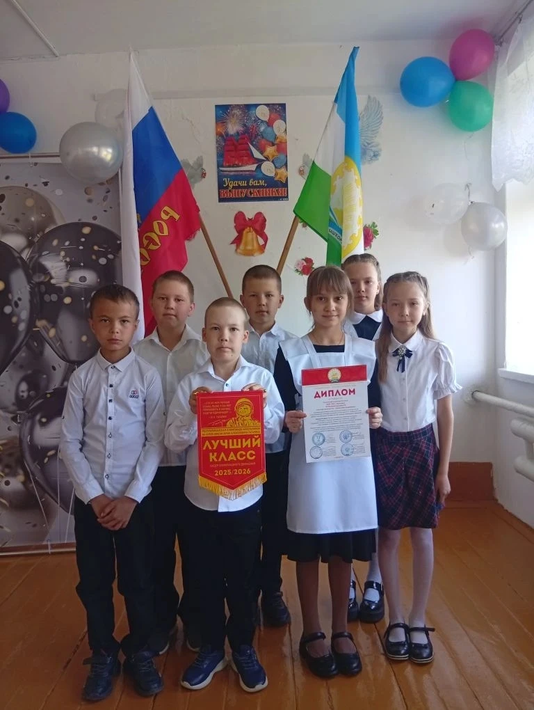 Вымпел "Лидер олимпиадного движения" получил 3 класс. Кл.руковолитель Жукова И. А.
