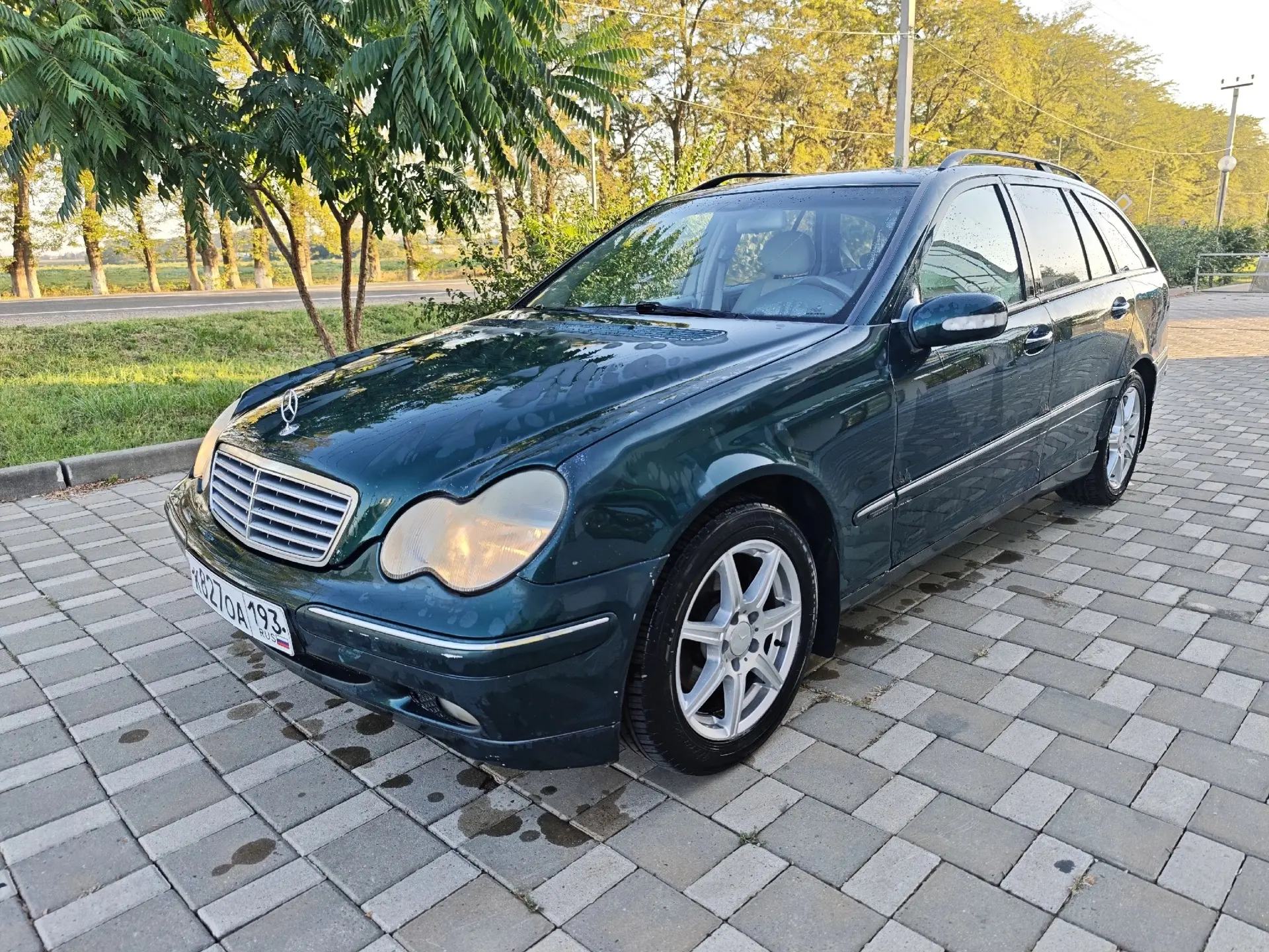 🚗2001 год на хорошем ходу, автомат не пинается, мотор работает ровно, не дымит, кондиц...