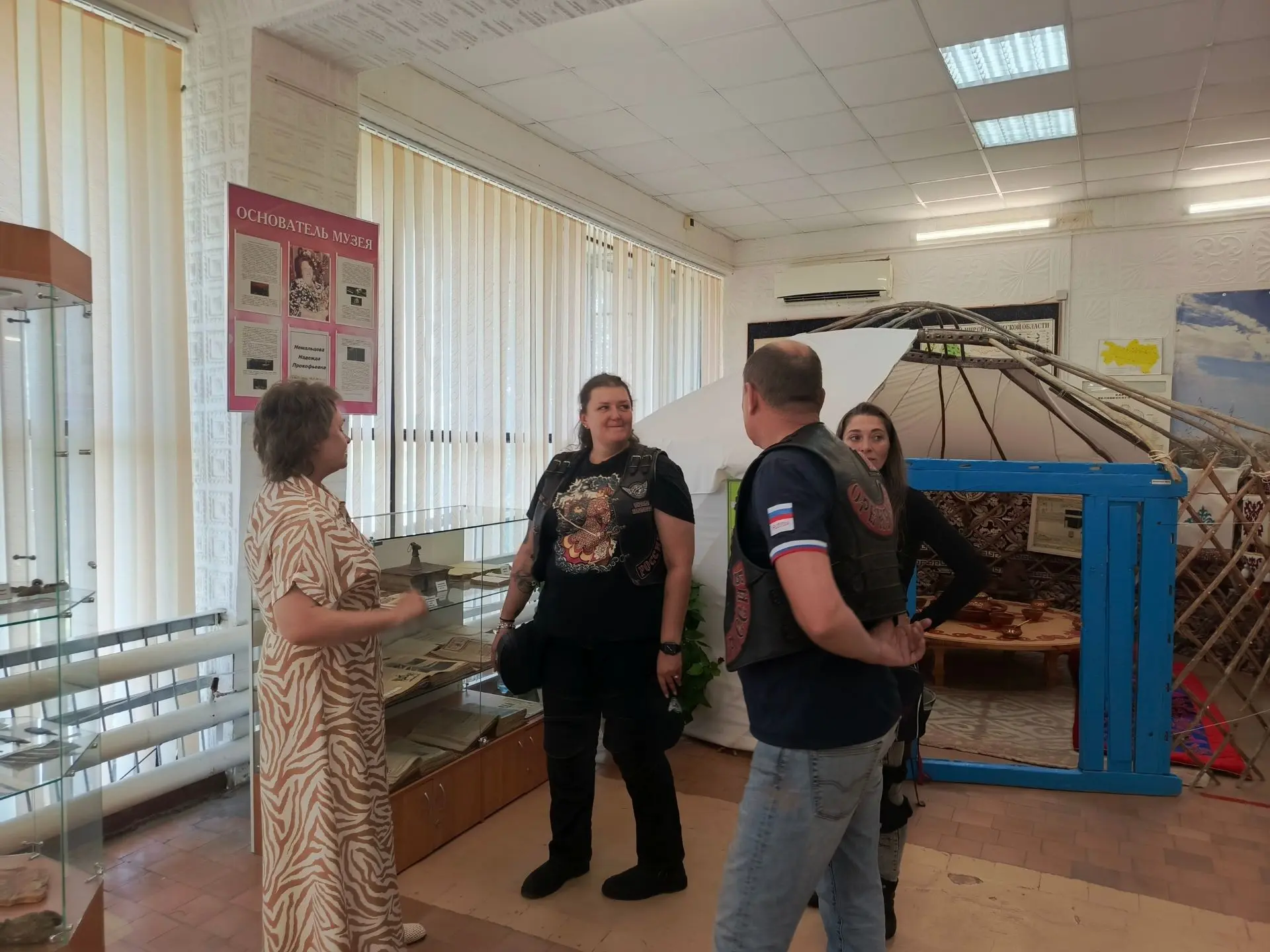 "Ночные волки" в Беляевском музее

В минувшие выходные в с. Беляевка прошли значимые патриотические 
