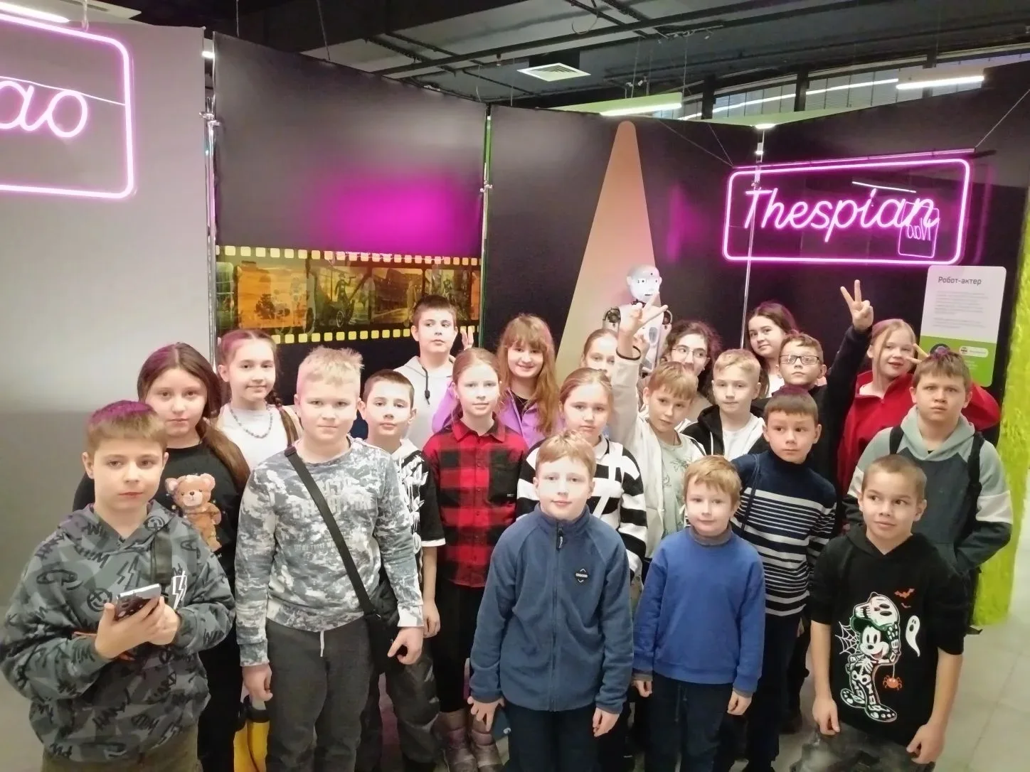 Продолжение дня науки.  Ребята 4Б класса побывали в музее "Город будущего". Узнали много нового о ро