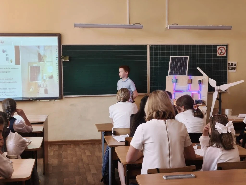 Сегодня в одном из корпусов нашей школы на улице Советской, 24, прошло торжественное закрытие муници