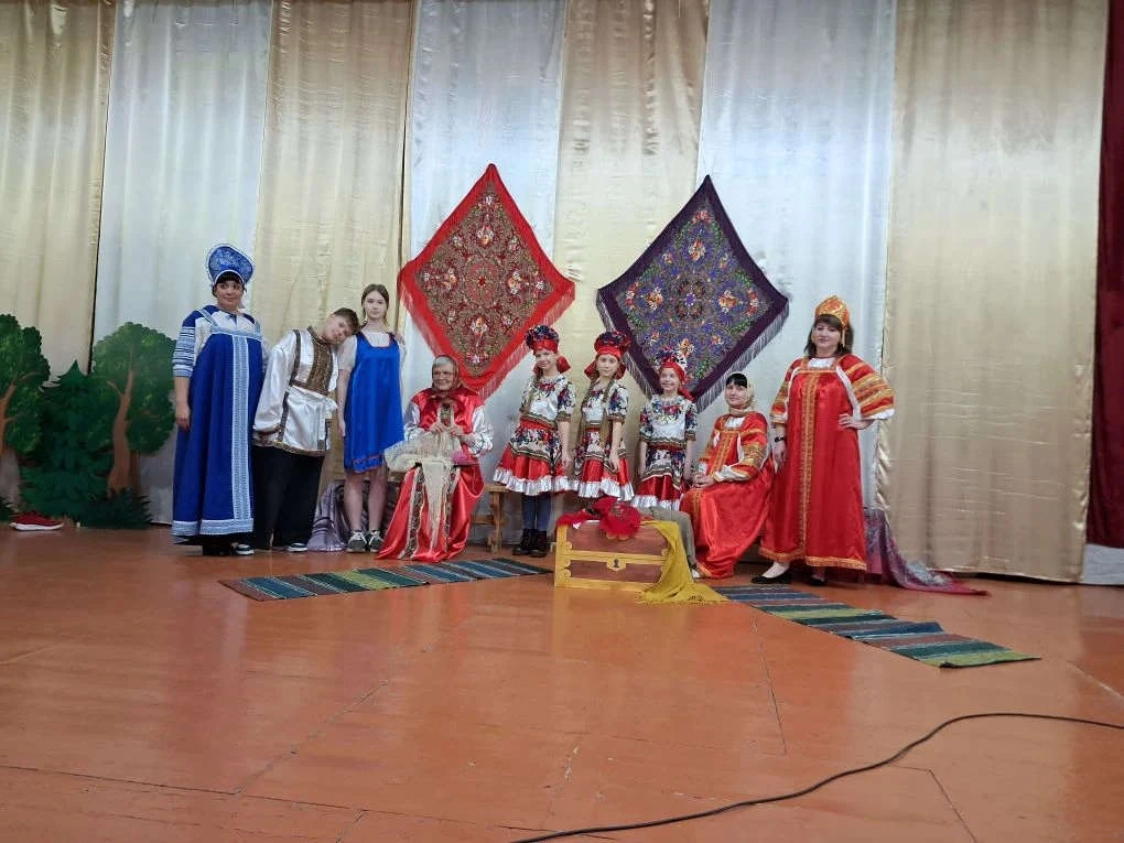 Погружаясь в богатство и многообразие узоров, неразрывно сплетённых с народными предани...