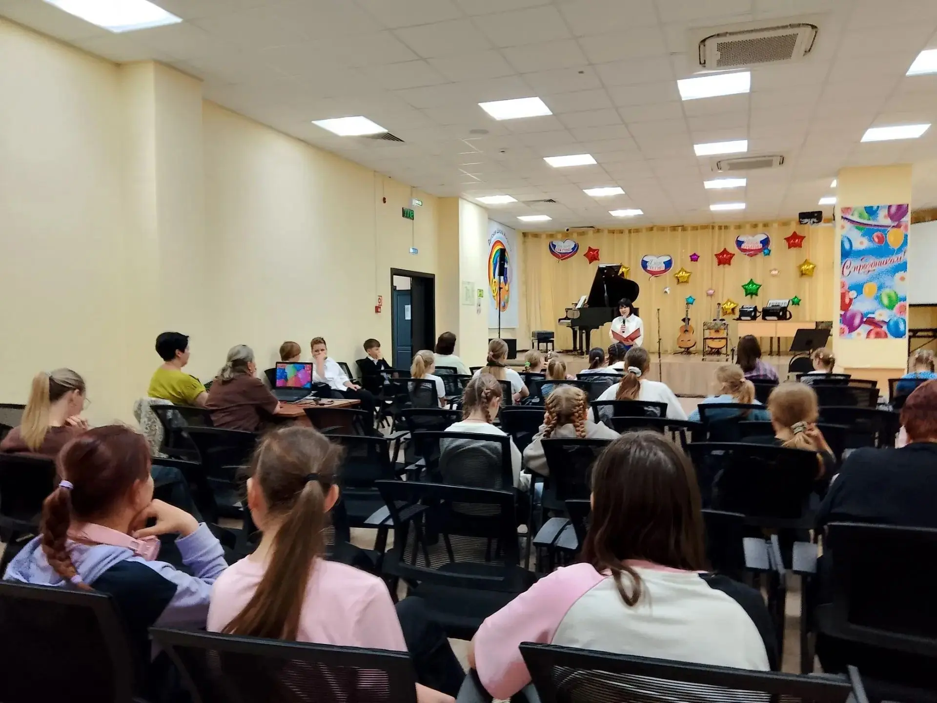 Вчера наши дети отрядов 1, 2, 5, 6 побывали на  просветительской программе "Здравствуй, музыка!", ор