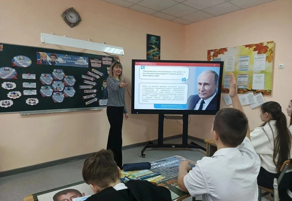9 февраля 2026г. в МБОУ СОШ 15 им.А.З. Потапова ст.Лысогорской прошёл традиционный урок «Разговоры о