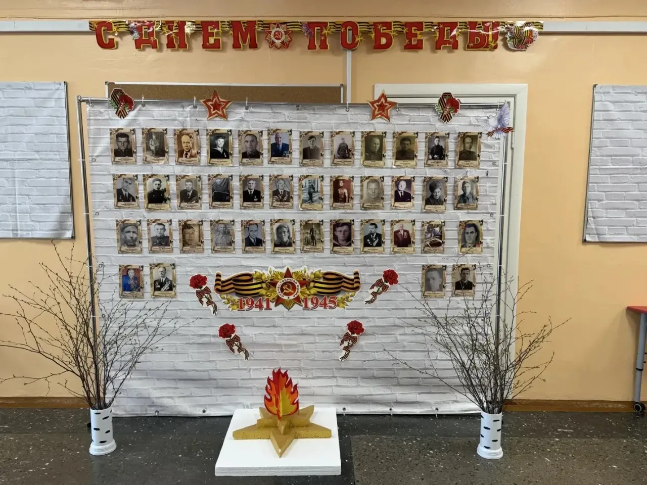 Стена памяти: связь поколений в сердцах детей  🎖️📸Учащиеся 1Е, 2Е, 3Е и 4Е классов МАОУ СОШ №6 г. Юж