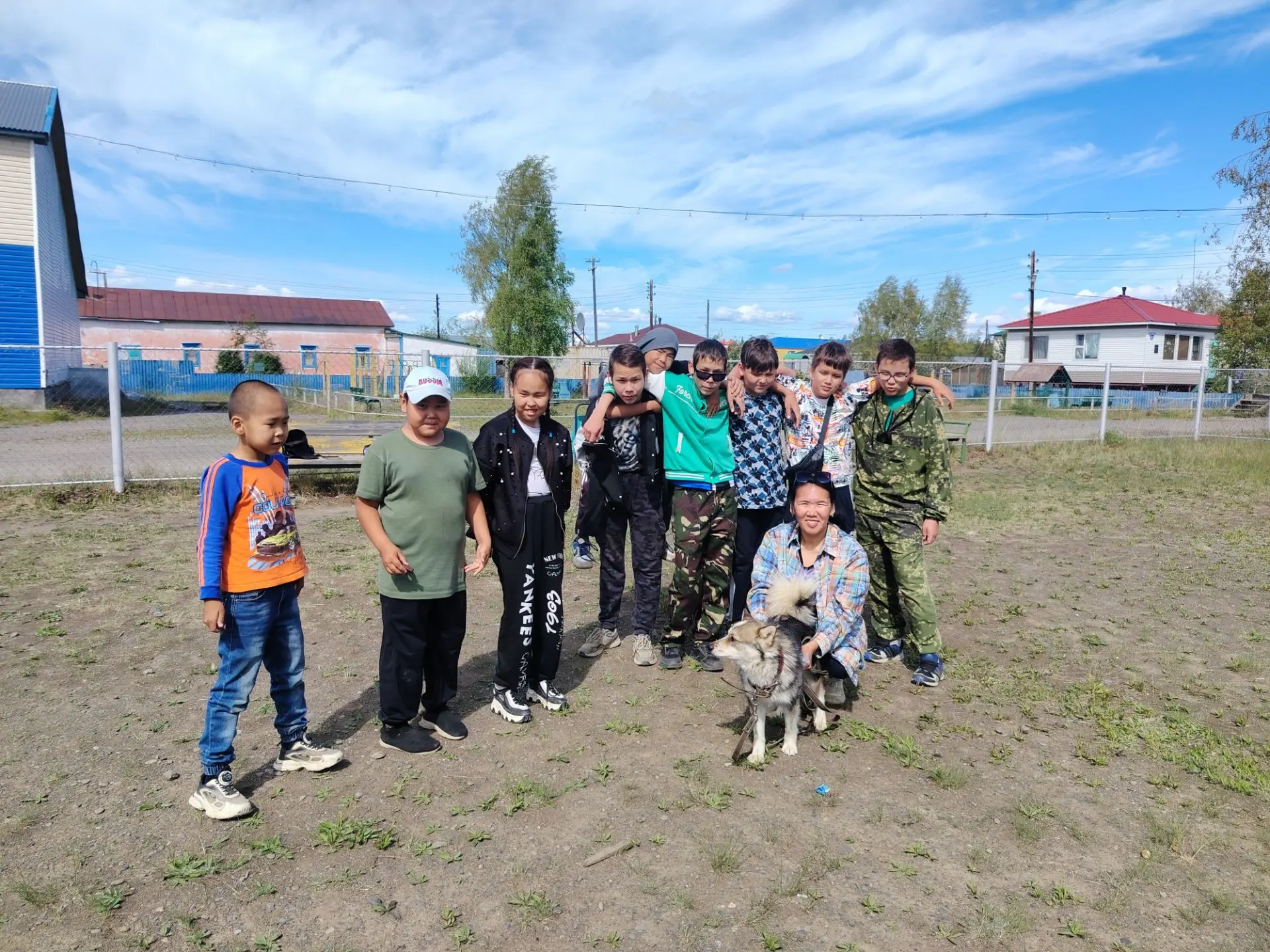 🐕 В МБОУ ЦО прошла акция «Забота о меньших». Участники Движения Первых провели летний ...