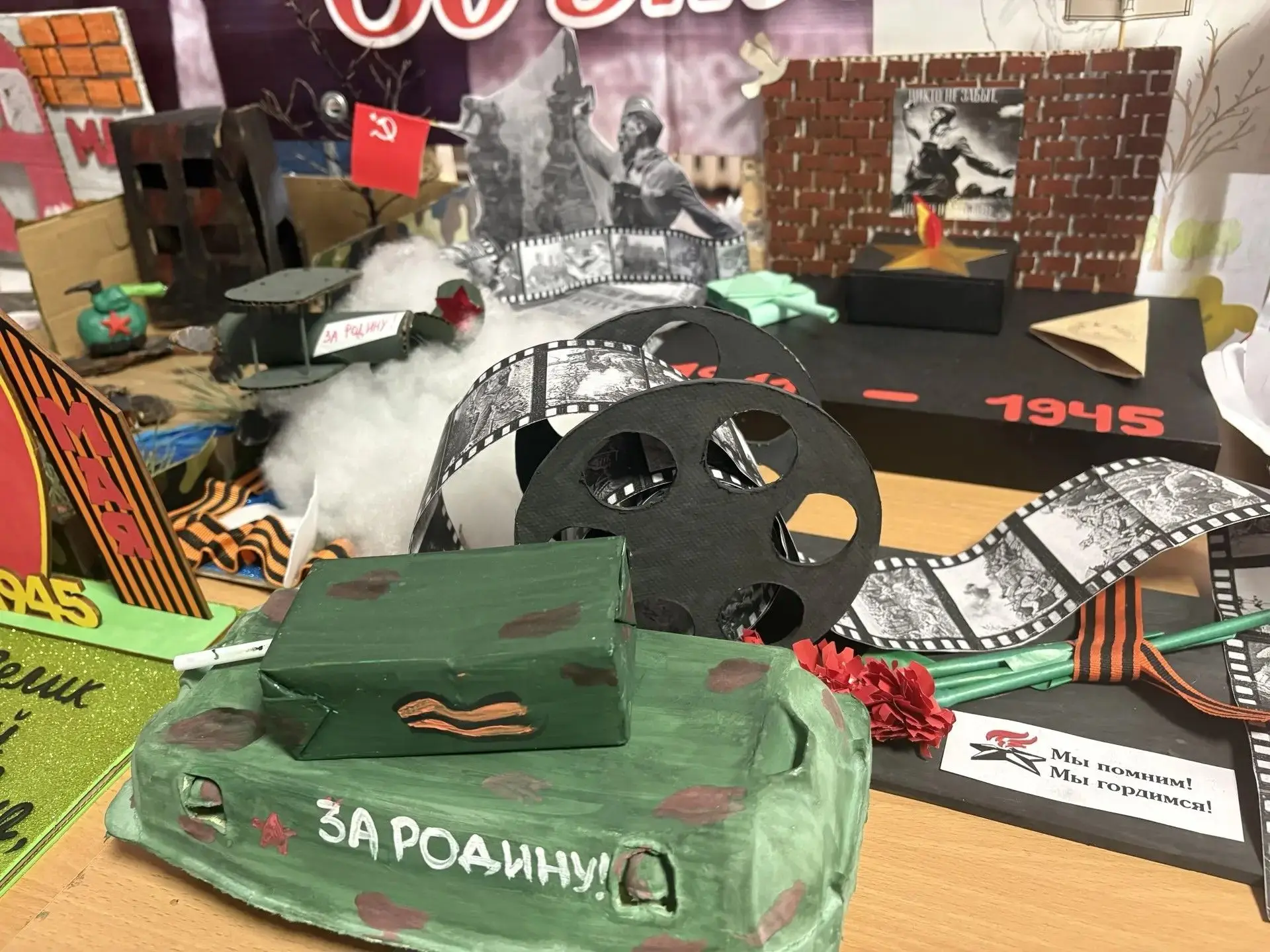 Юные таланты лицея отметили День Победы творчеством! В лицее подведены итоги трогательного конкурса 