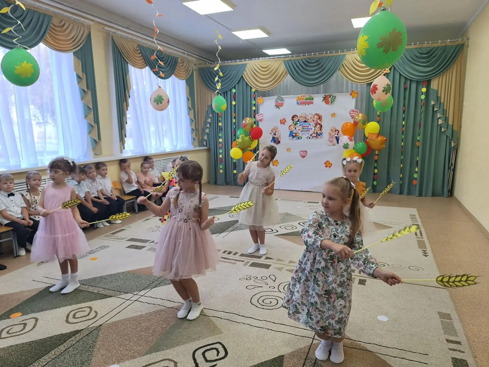 В рамках празднования Международного дня пожилого человека в нашем детском саду прошли ...