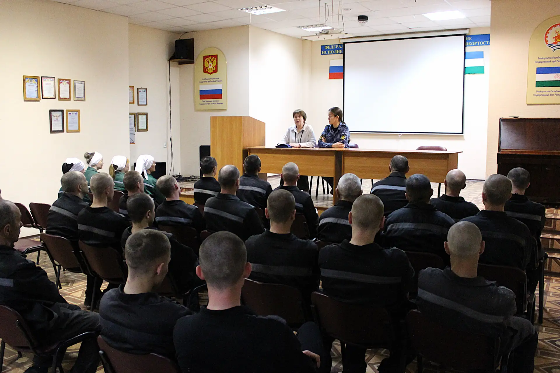 В следственном изоляторе №1 проведено занятие в рамках курсов подготовки осужденных к освобождению с