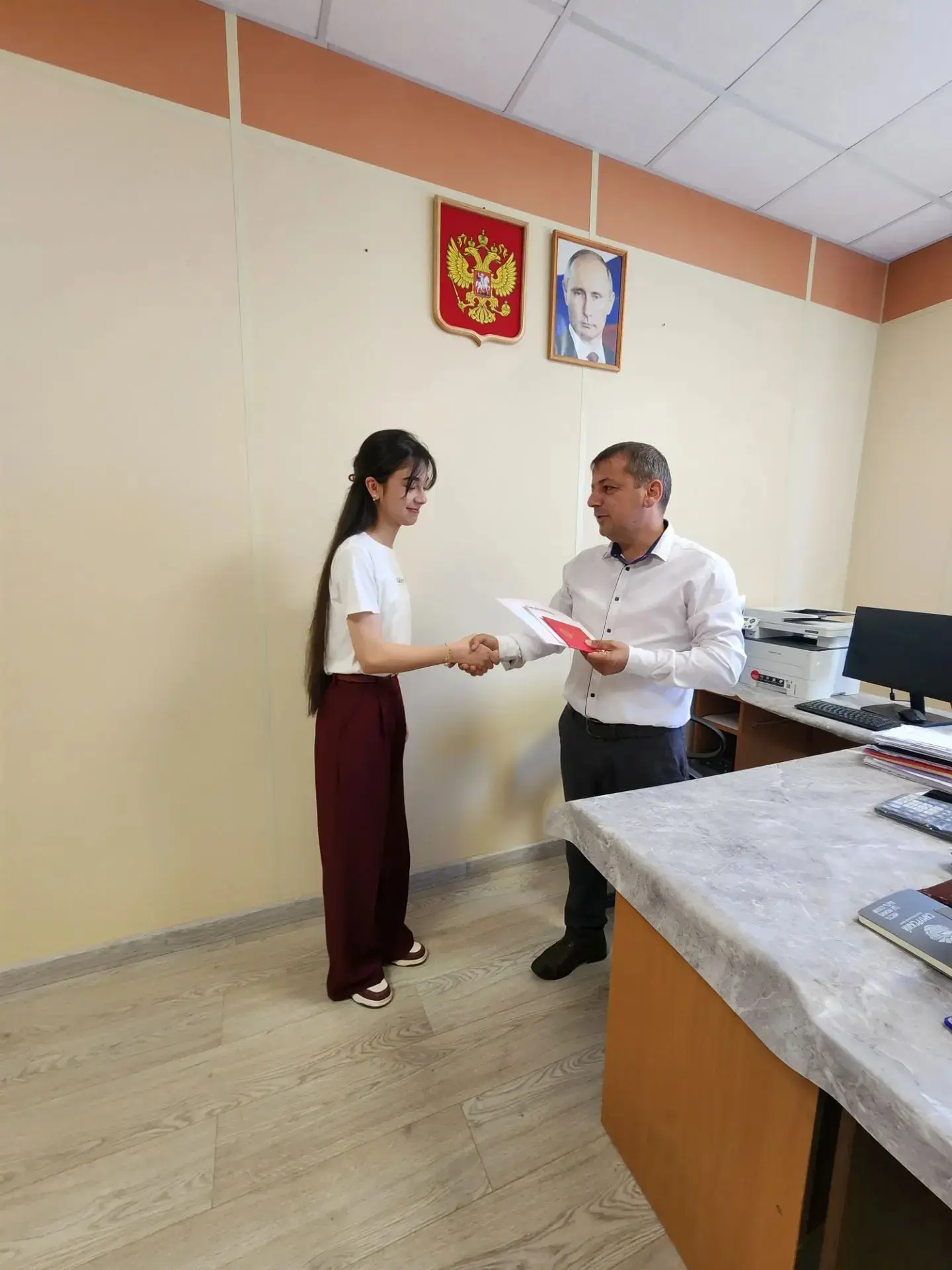 В МБОУ "Нюгдинская СОШ"  вручили аттестаты выпускникам девятых классов. Документ об основном общем о