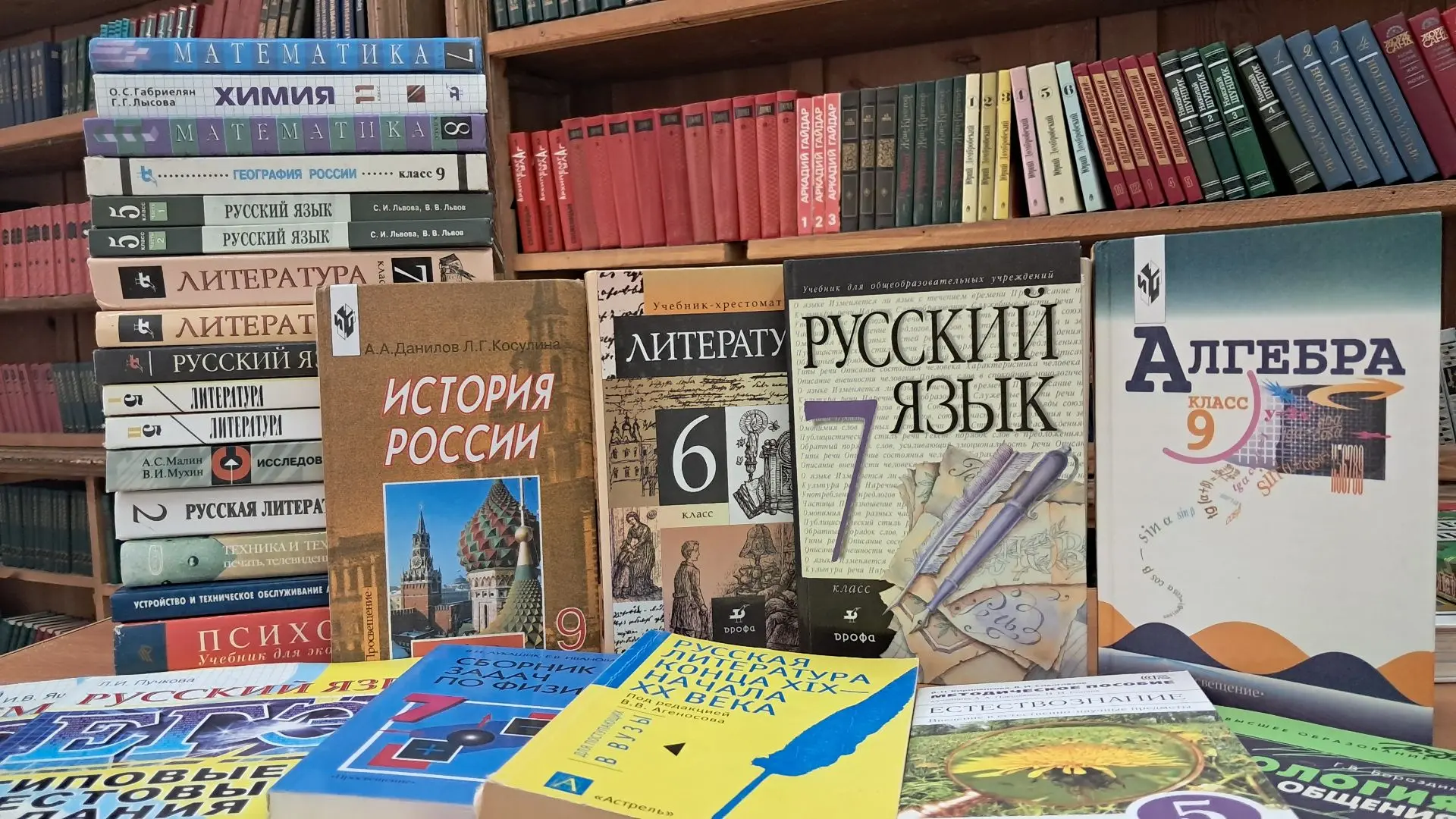 🍁📙 СЕНТЯБРЬ ОТКРЫВАЕТ ДВЕРИ В МИР КНИГ (6+)